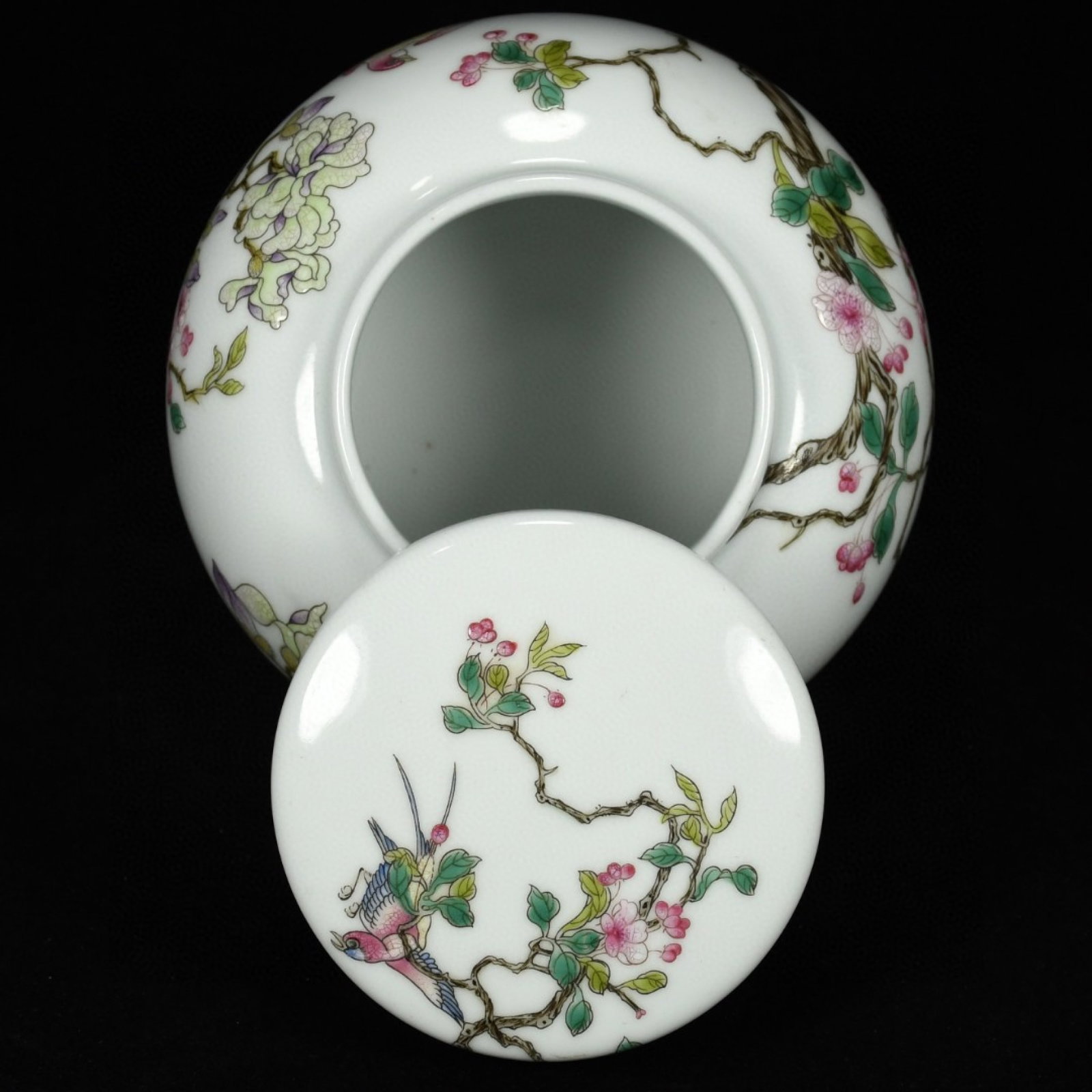 A Pair of Exquisite Famille-Rose Flower and Bird Pattern Cover Jars - 8