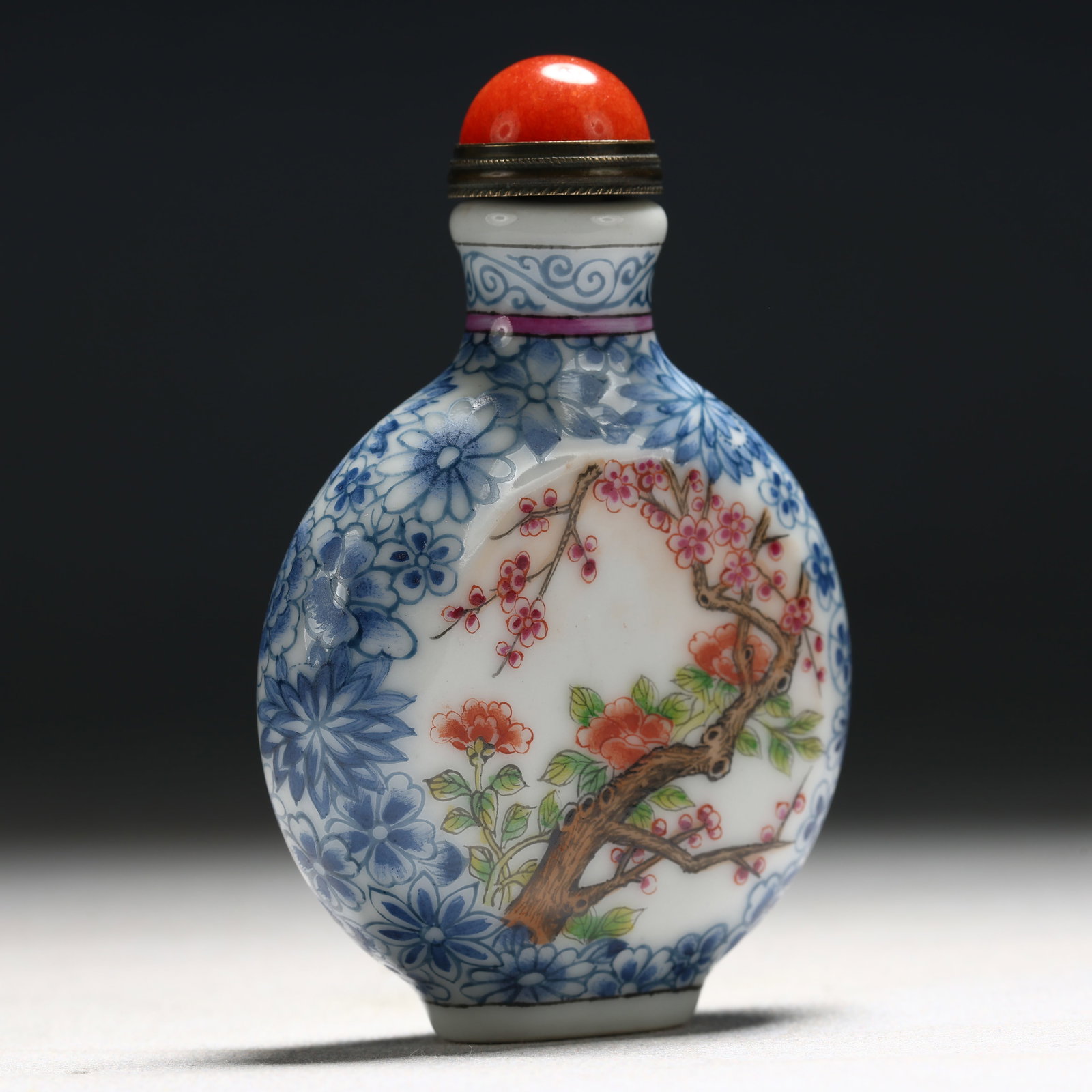 An Exquisite Enamel Flower and Butterfly Pattern Porcelain Snuff Bottle - 2