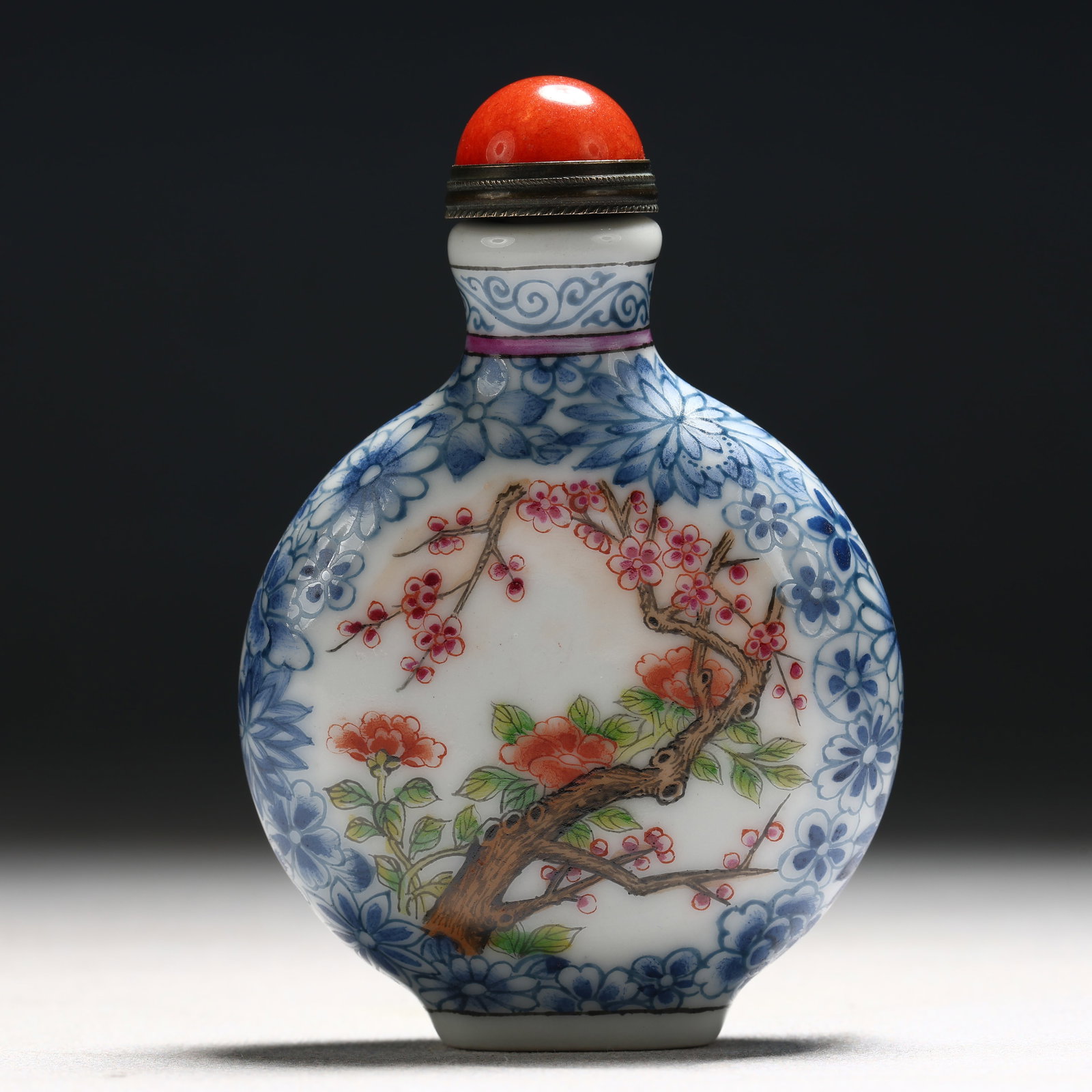 An Exquisite Enamel Flower and Butterfly Pattern Porcelain Snuff Bottle - 3