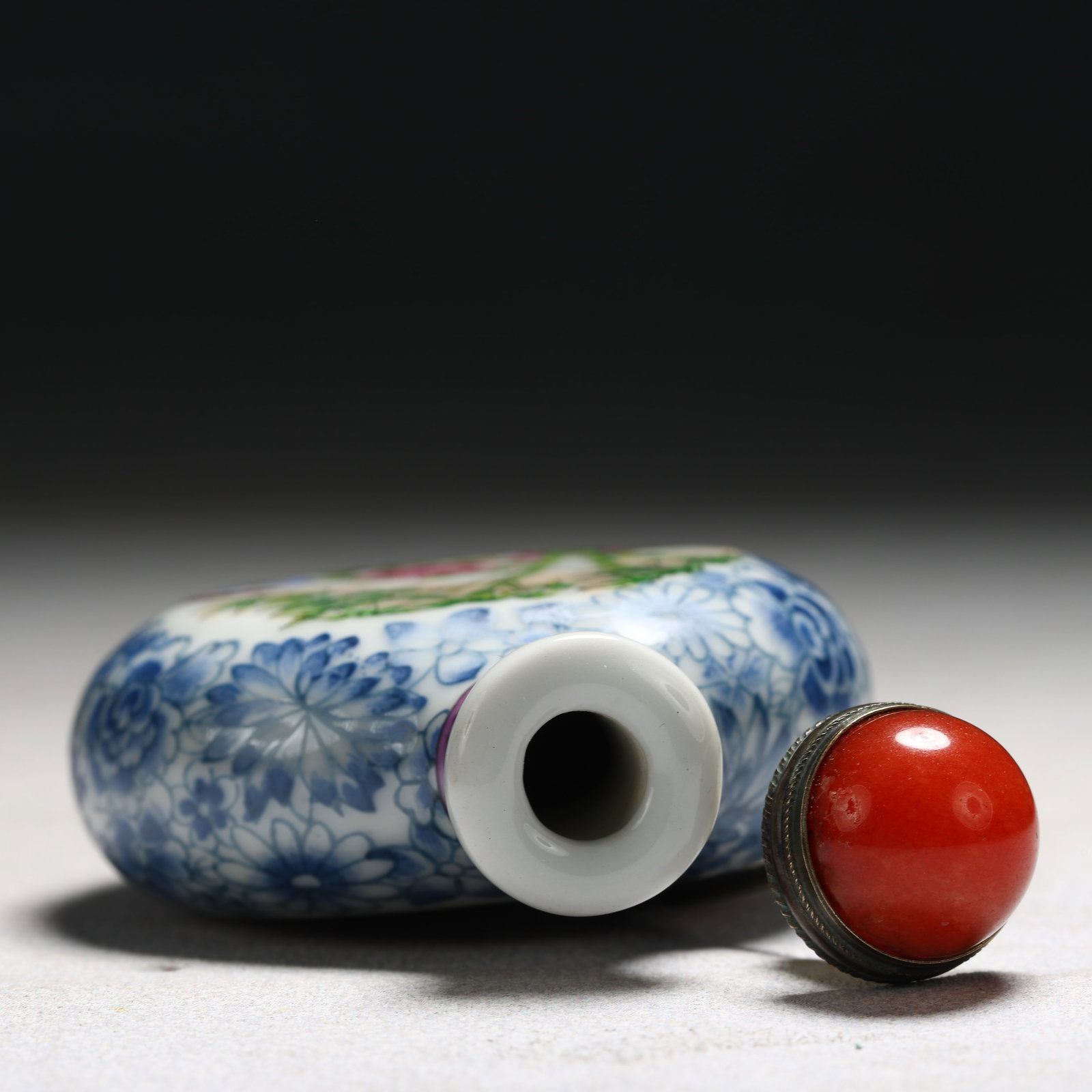 An Exquisite Enamel Flower and Butterfly Pattern Porcelain Snuff Bottle - 4