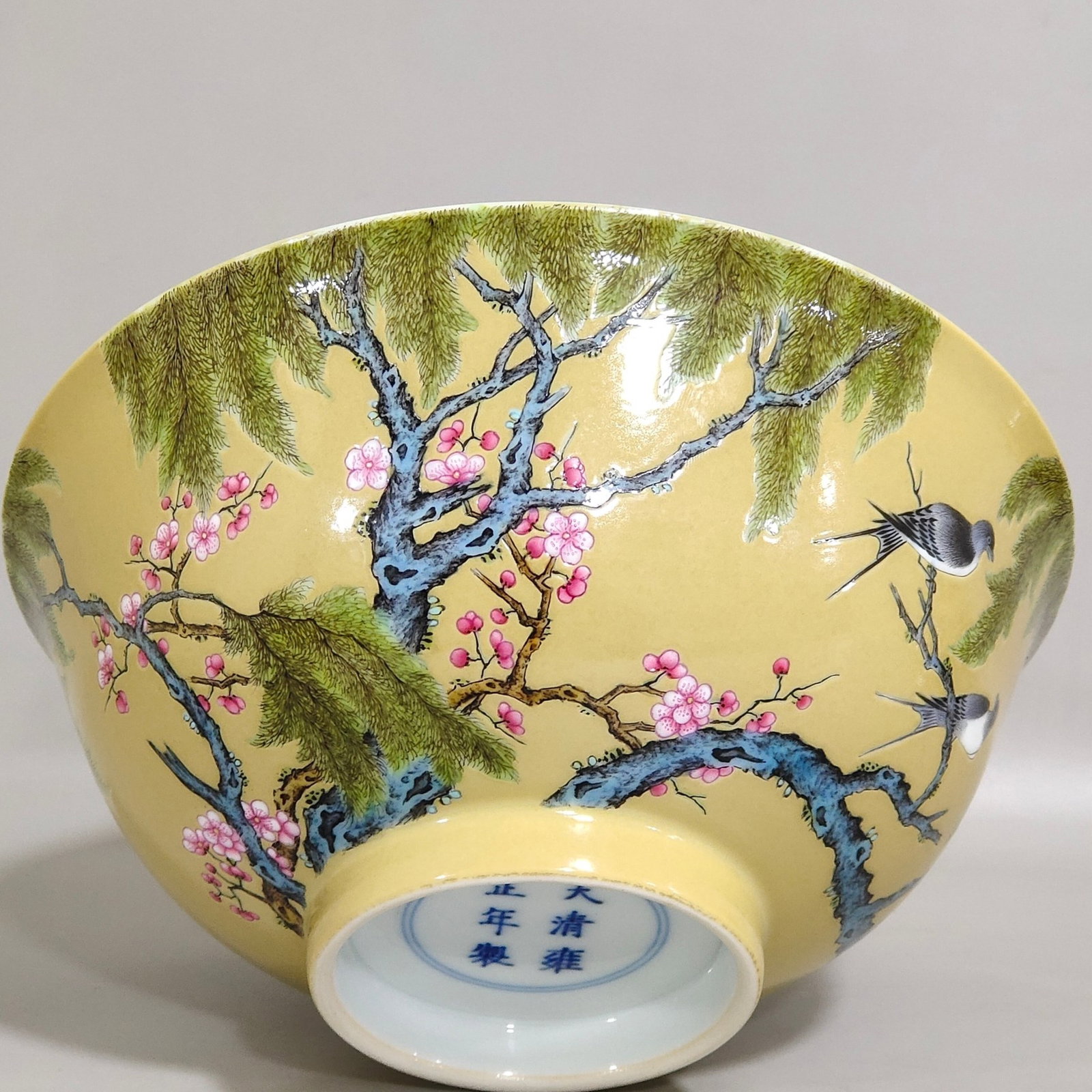A Pair of Exquisite Famille-Rose Yellow Ground Flower and Bird Pattern Bowls,With Poem - 3