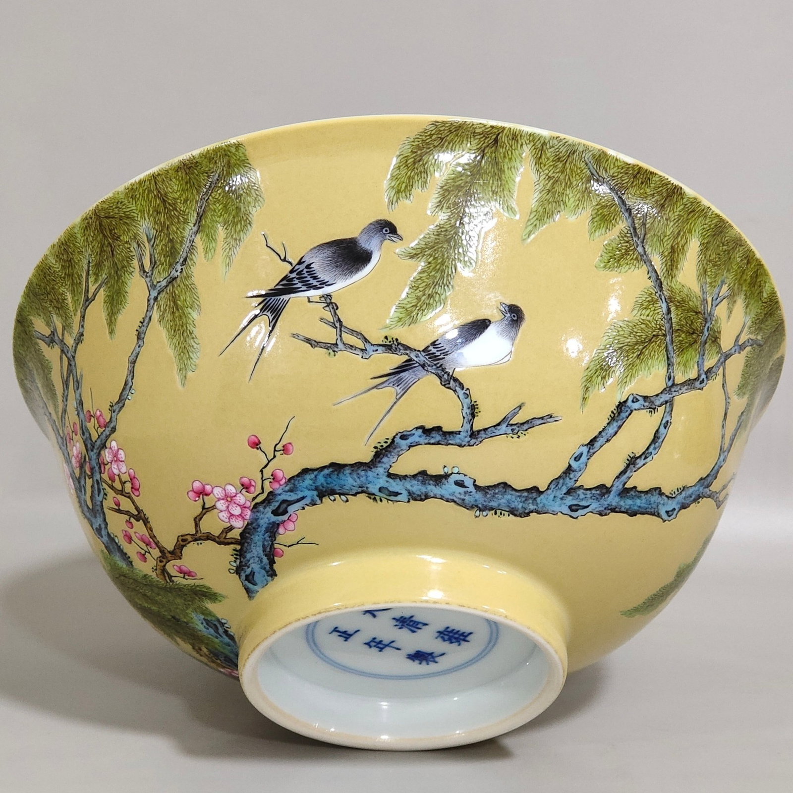A Pair of Exquisite Famille-Rose Yellow Ground Flower and Bird Pattern Bowls,With Poem - 4