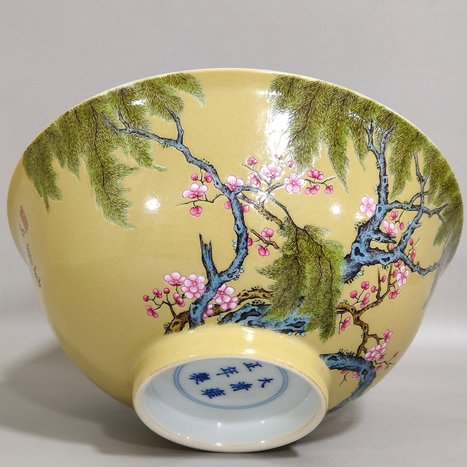 A Pair of Exquisite Famille-Rose Yellow Ground Flower and Bird Pattern Bowls,With Poem - 7