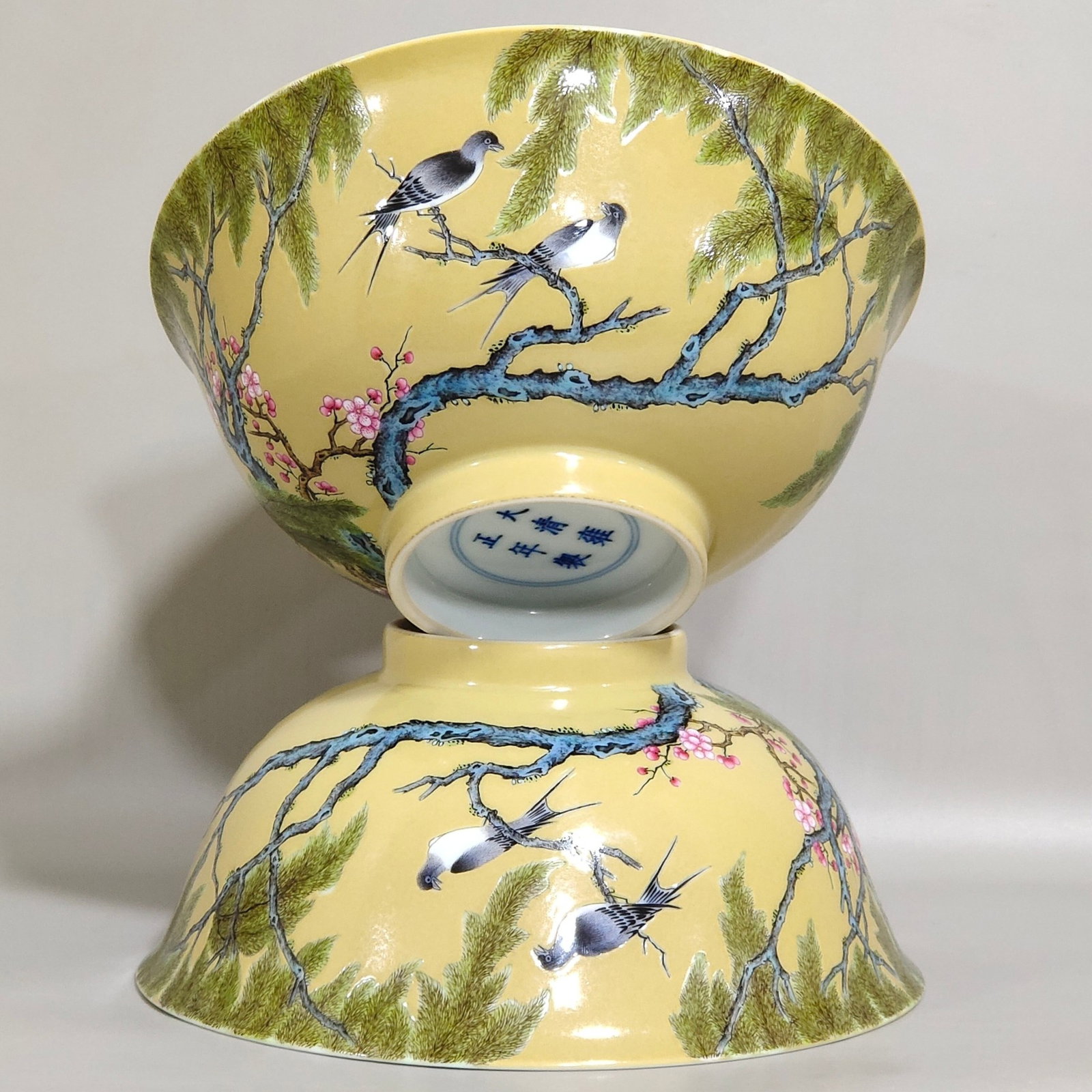 A Pair of Exquisite Famille-Rose Yellow Ground Flower and Bird Pattern Bowls,With Poem - 8