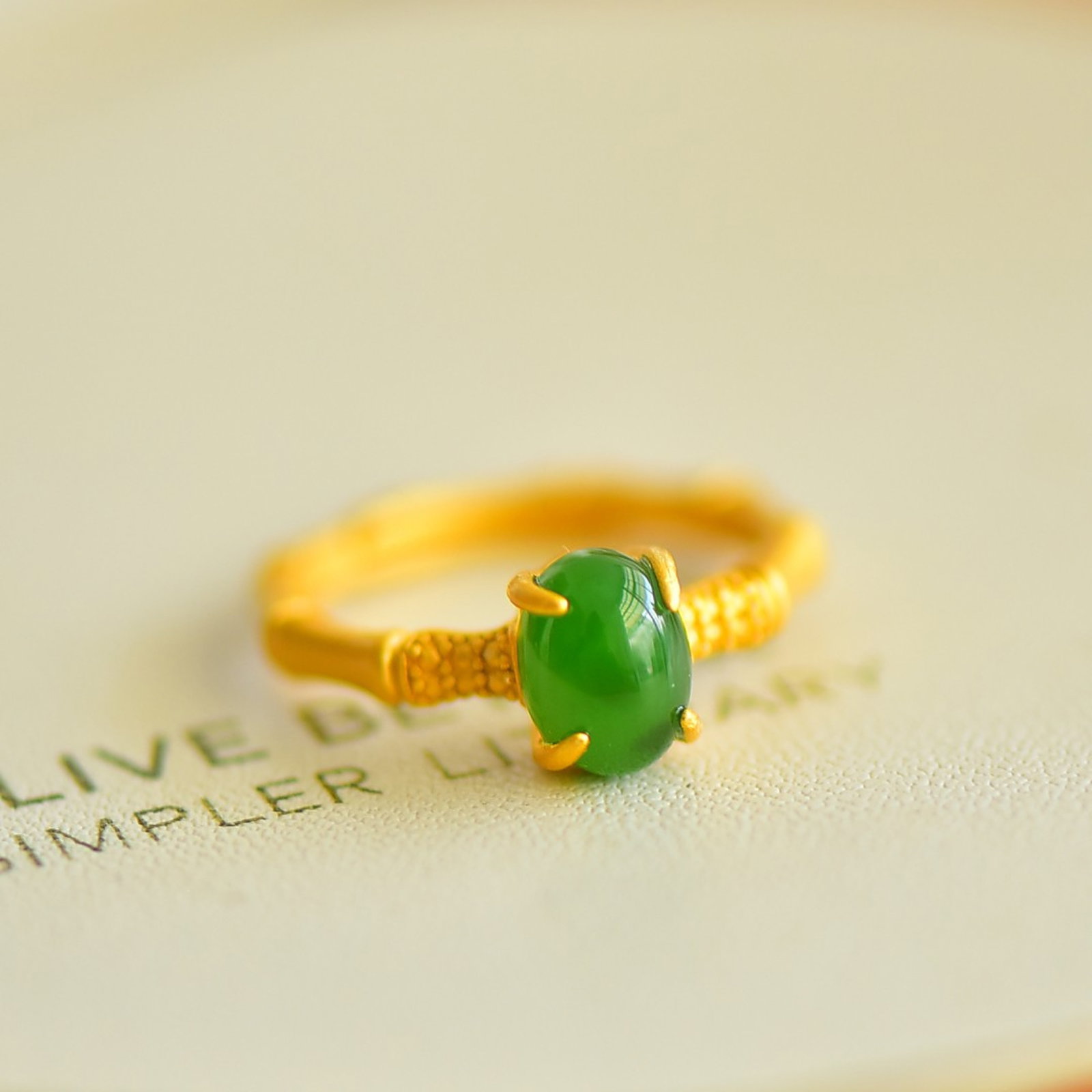 An Exquisite Sterling Silver-Gold Plated Inlaid Jasper Ring - 3