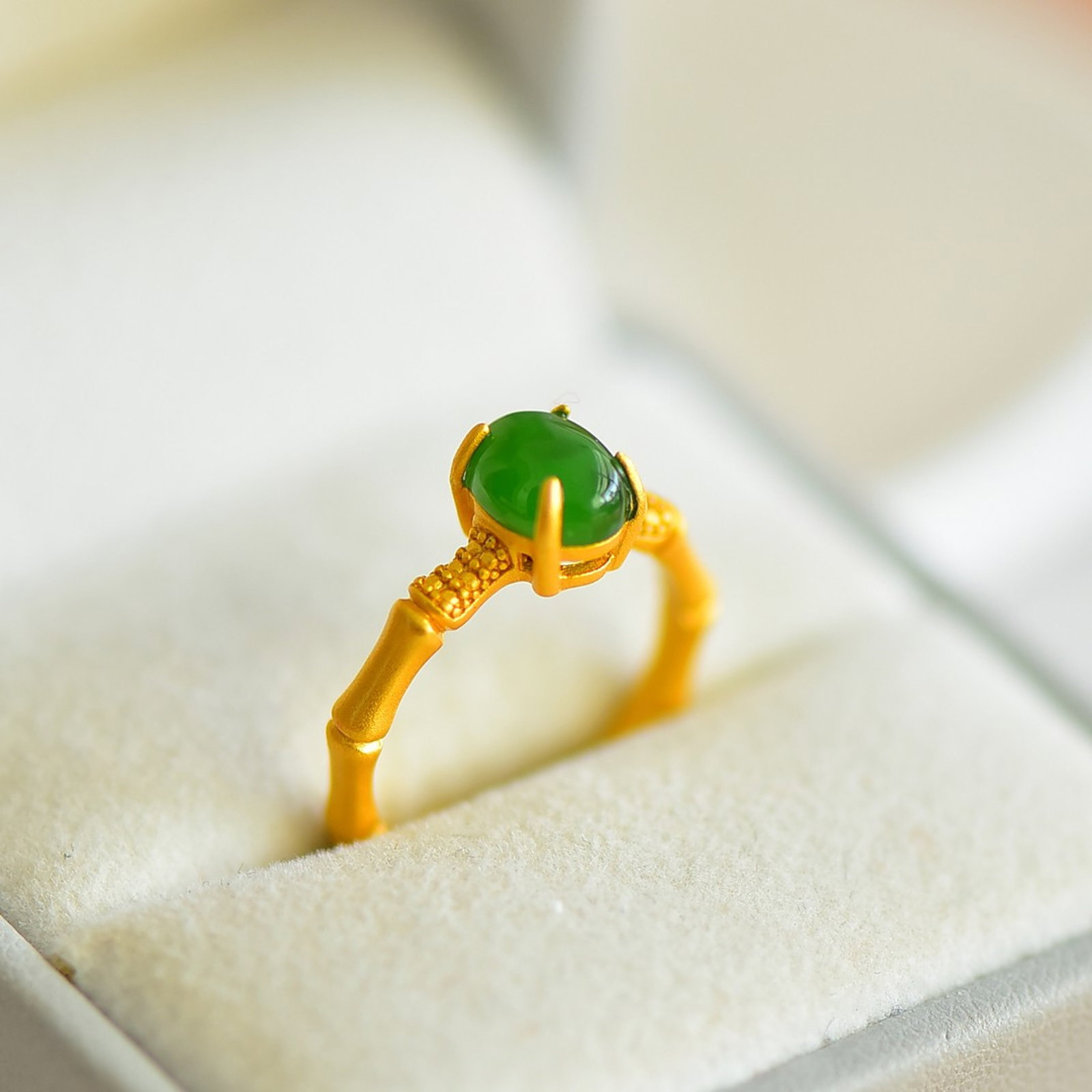An Exquisite Sterling Silver-Gold Plated Inlaid Jasper Ring - 5
