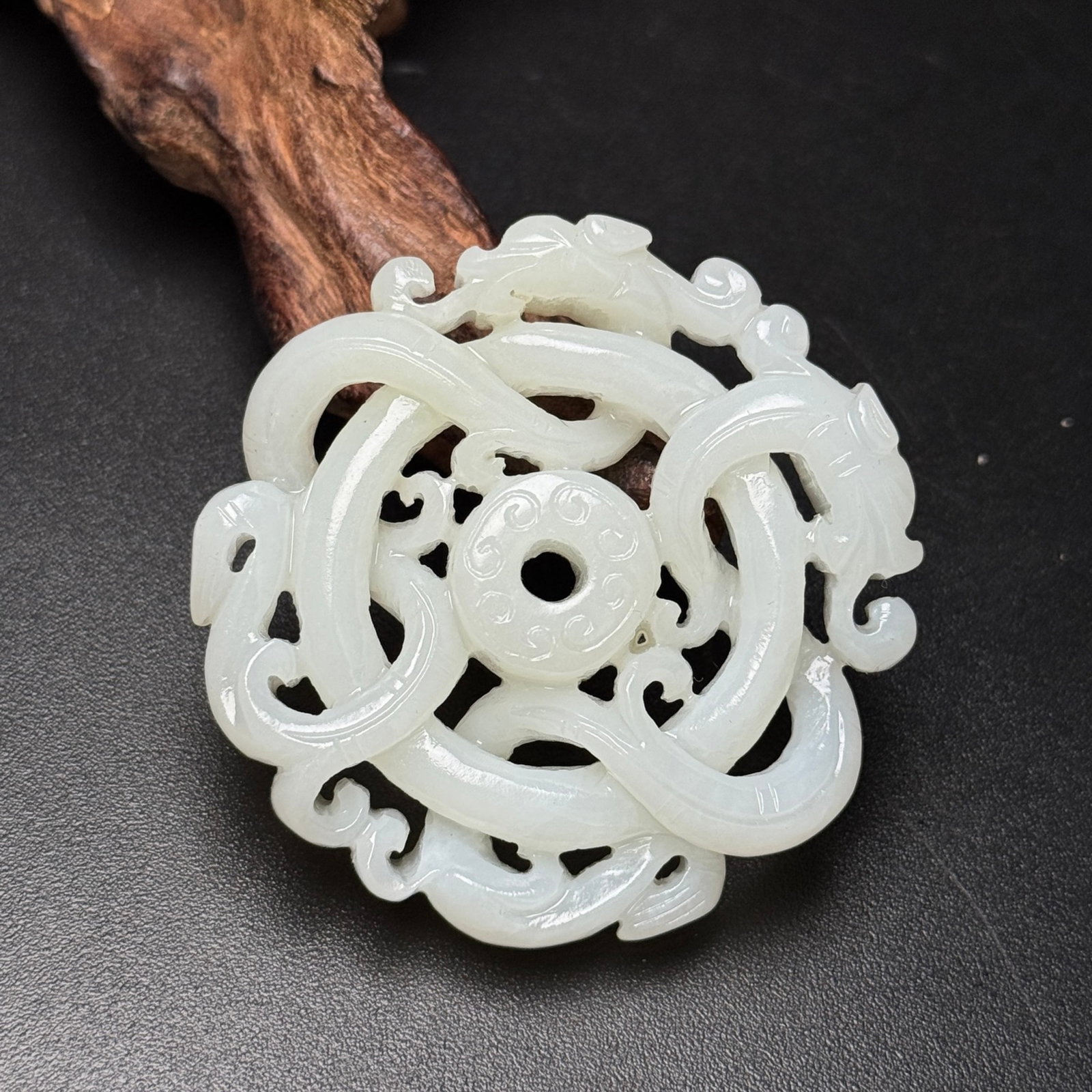 An Exquisite White Jade Dragon Pendant - 2