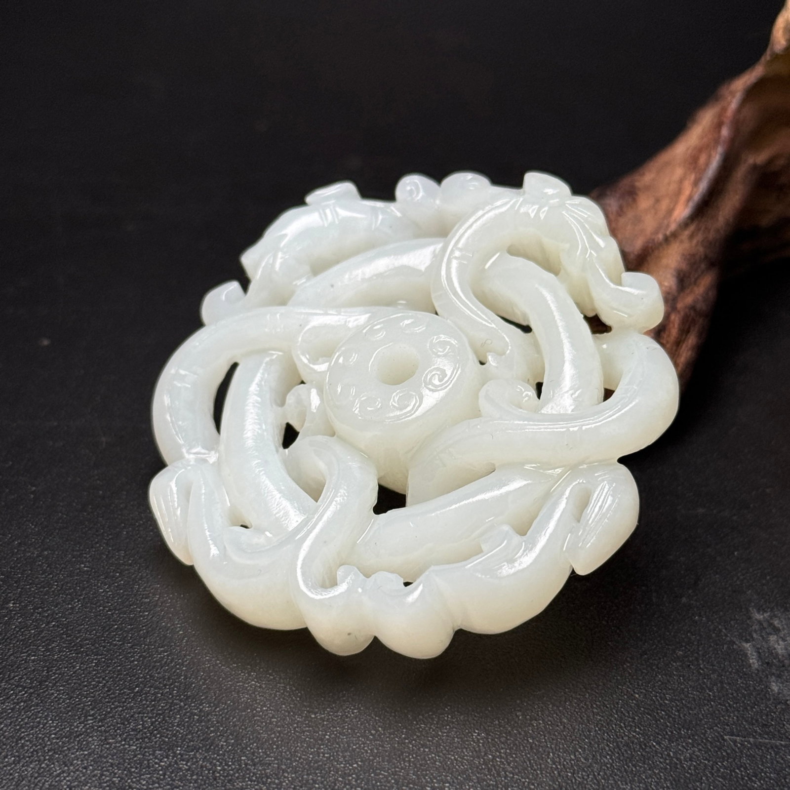 An Exquisite White Jade Dragon Pendant - 4