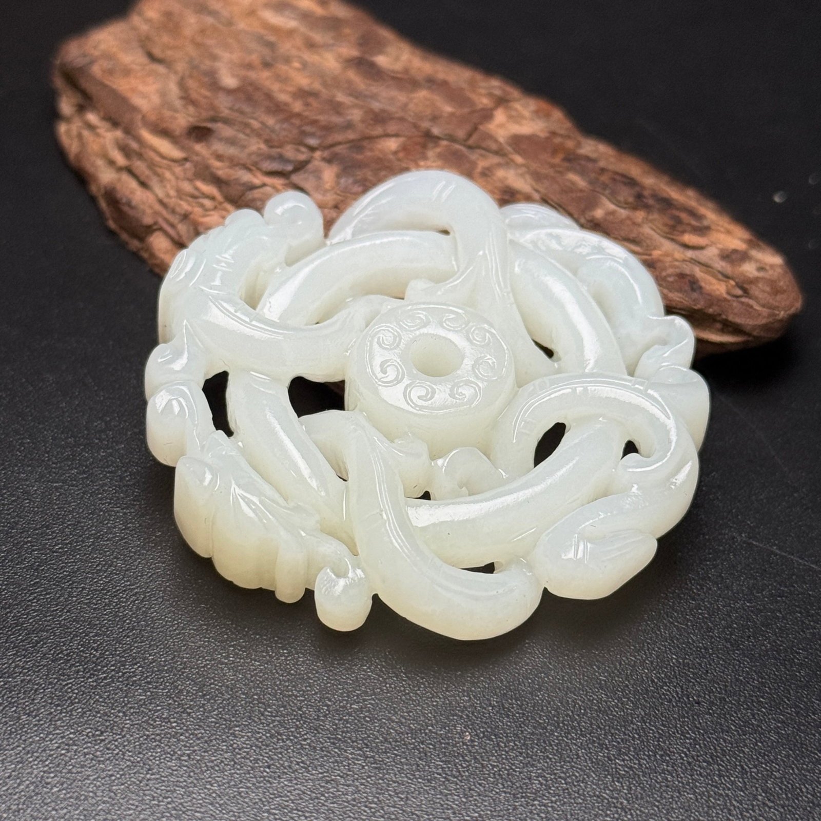 An Exquisite White Jade Dragon Pendant - 6