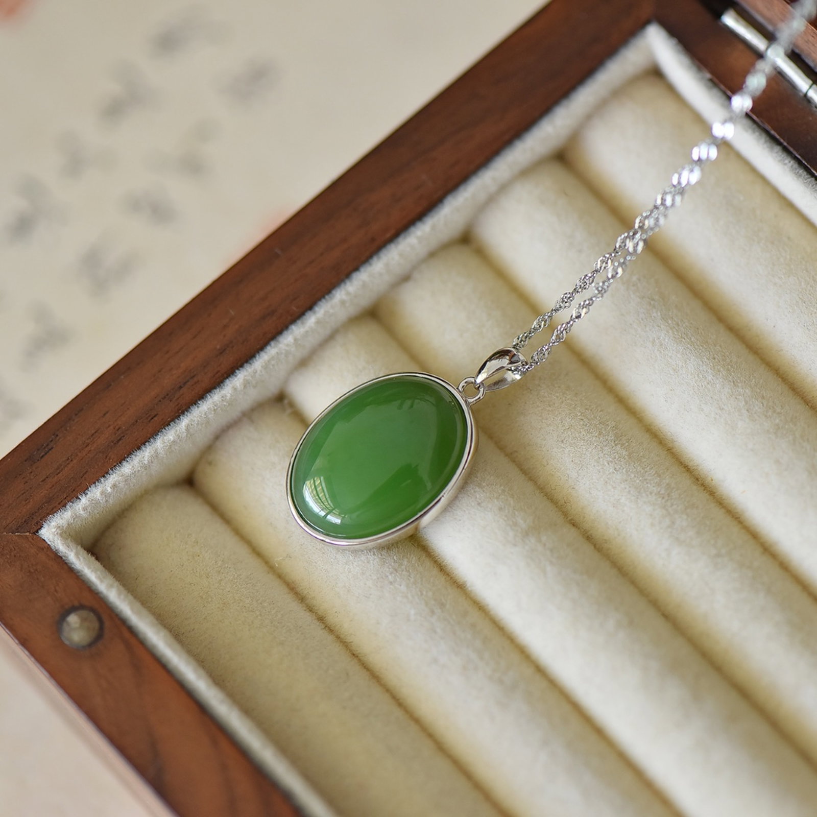 An Exquisite Sterling Silver Inlaid Jasper Pendant - 4