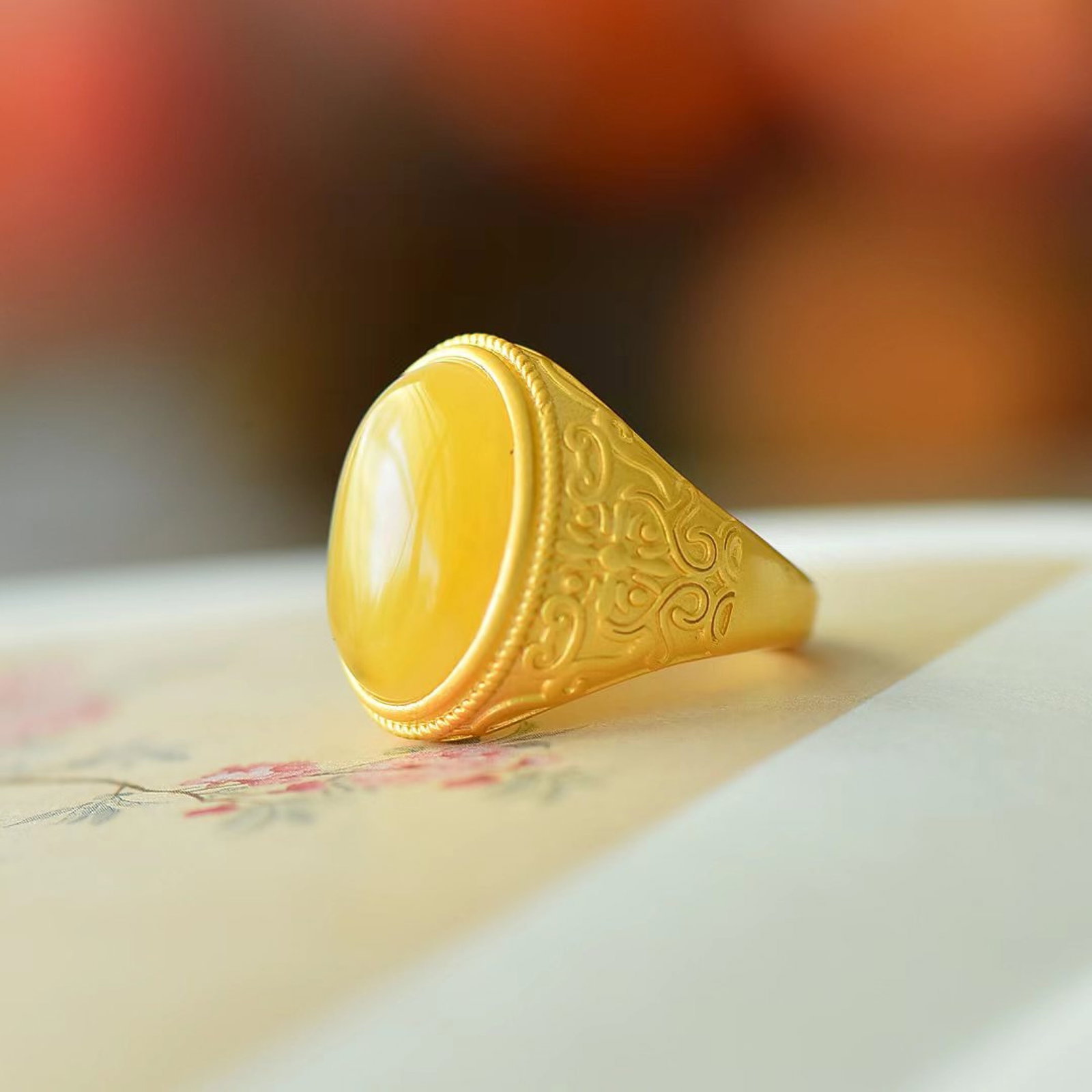 An Exquisite Sterling Silver-Gold Plated Inlaid Amber Ring - 4