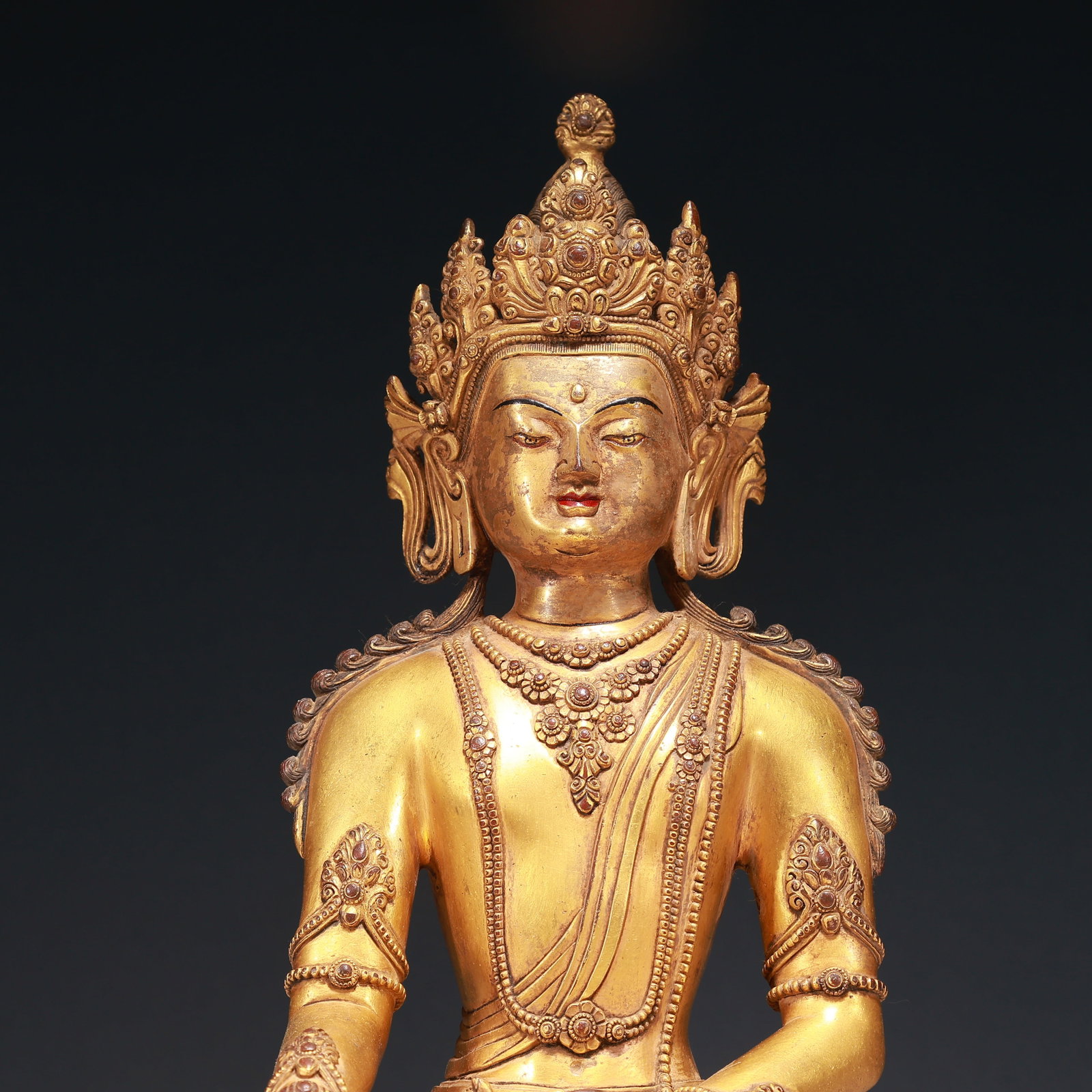 A Solemn Gilt Bronze Statue of Avalokitesvara - 3