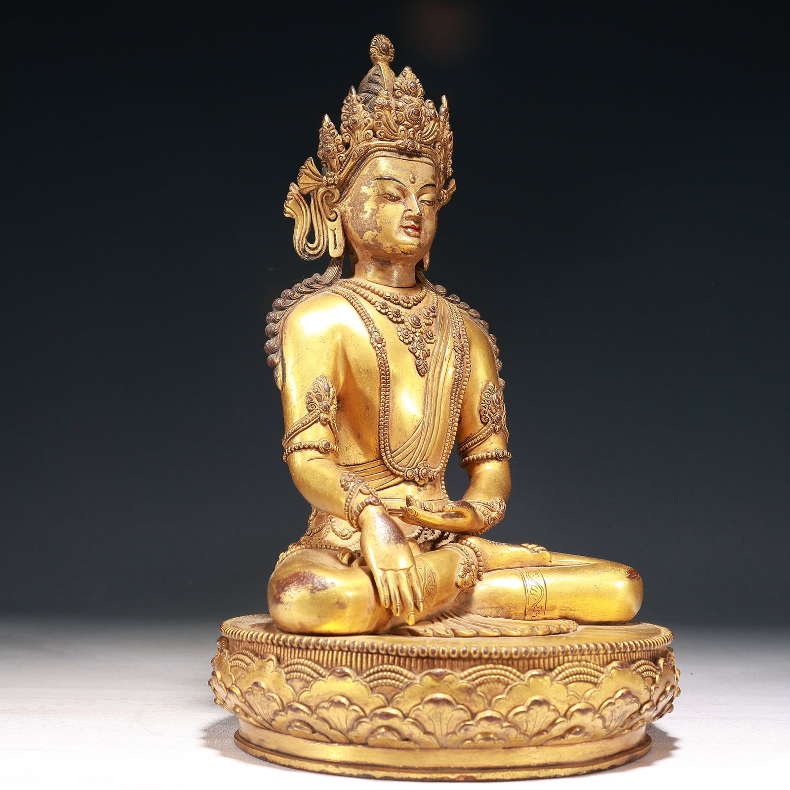 A Solemn Gilt Bronze Statue of Avalokitesvara - 7