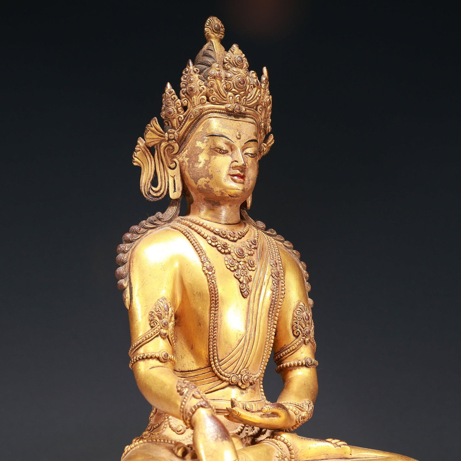 A Solemn Gilt Bronze Statue of Avalokitesvara - 8