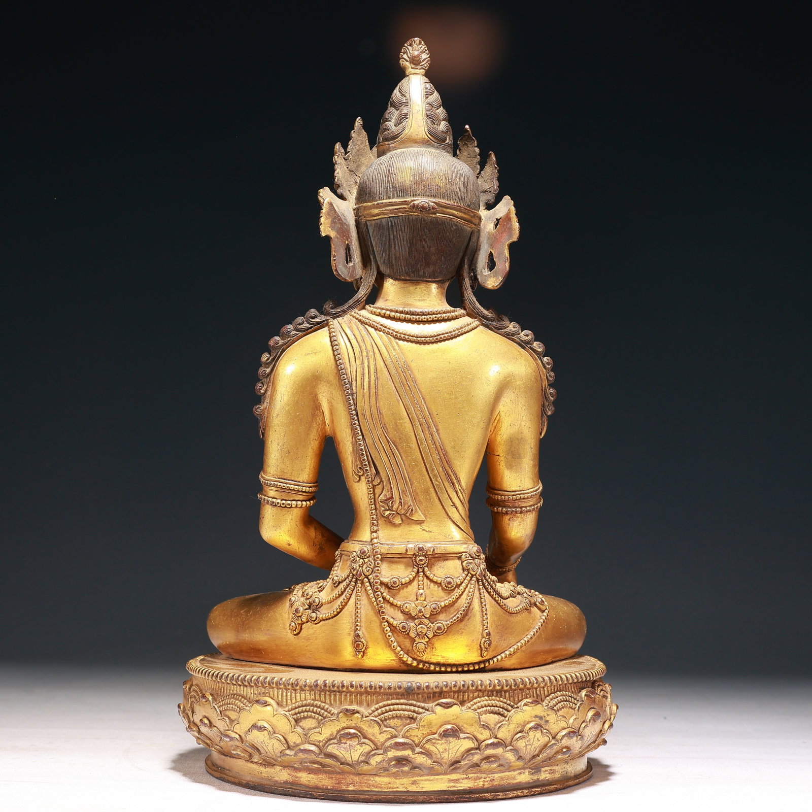 A Solemn Gilt Bronze Statue of Avalokitesvara - 9