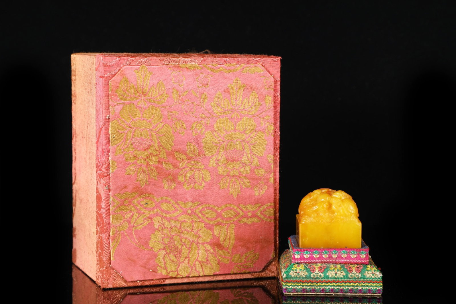 An Exquisite Tianhuang Stone Auspicious Beast Pattern Seal: Estimated Value:1400-2400 An Exquisite Tianhuang Stone Auspicious Beast Pattern Seal,Qing Dynasty, China,Wang Yin Mark,Size:1.6inx1.7in,Weight:160g