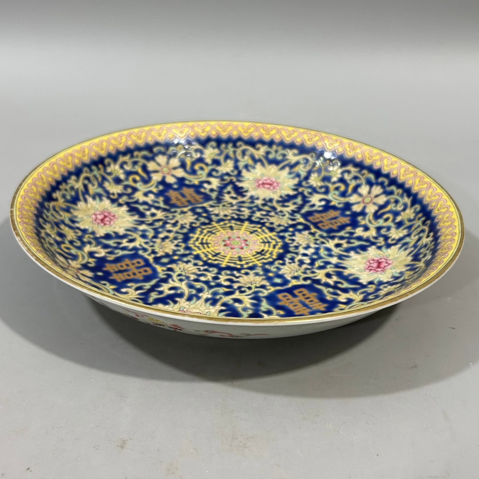 An Exquisite Famille-Rose Xi-Character Lotus Pattern Plate - 4