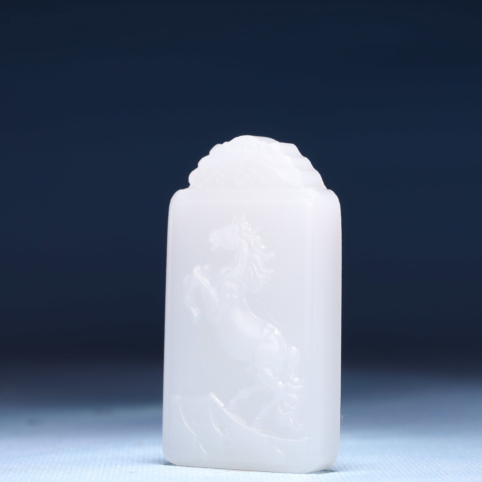 An Exquisite White Jade Horse Pattern Pendant - 2