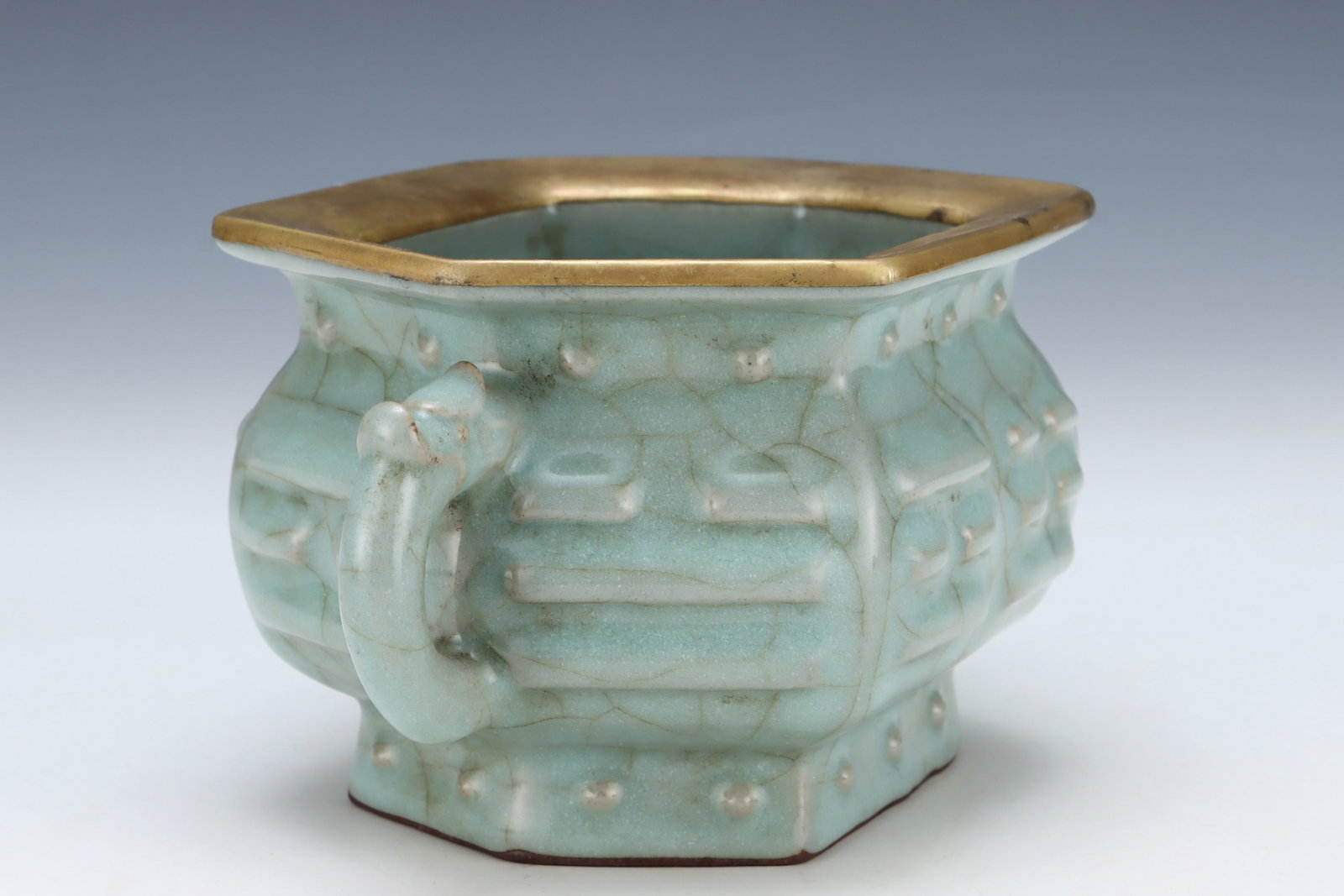An Exquisite Guan yao Cover with Gold Double-Ears Censer,with an Imperial Poem by Emperor Qianlong - 4