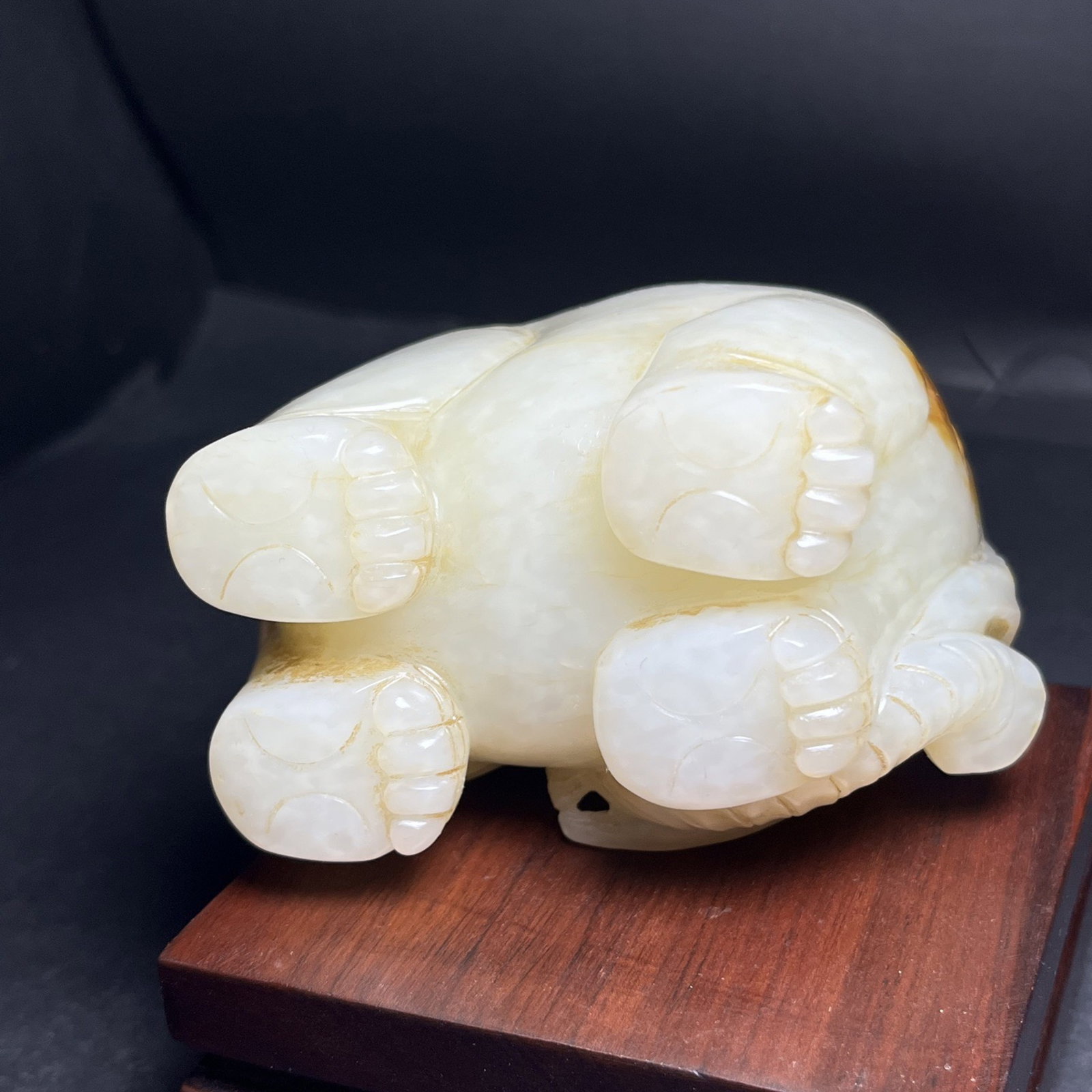 An Exquisite White Jade Elephant Hand Piece - 7