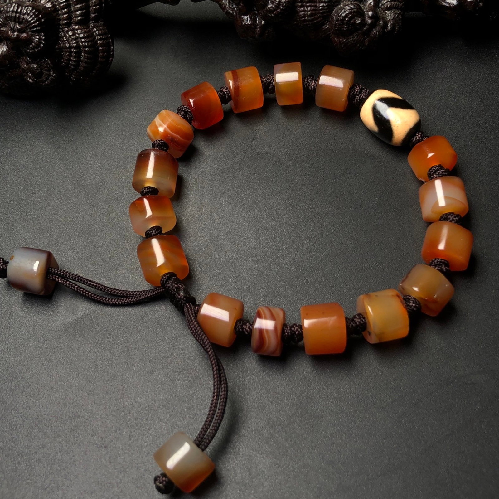 An Exquisite Agate Necklace - 4