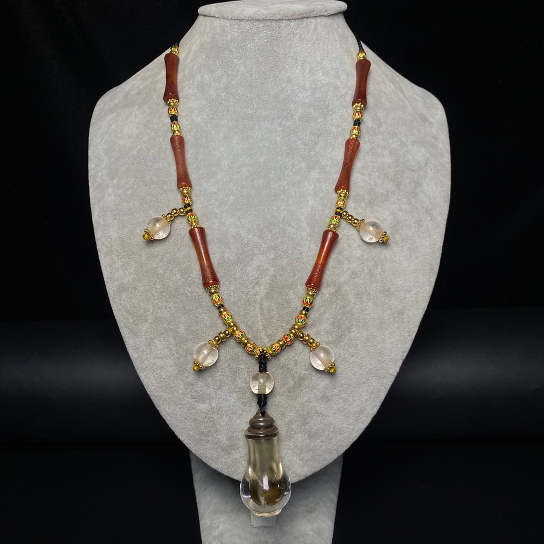 An Exquisite Agate Crystal Necklace - 9
