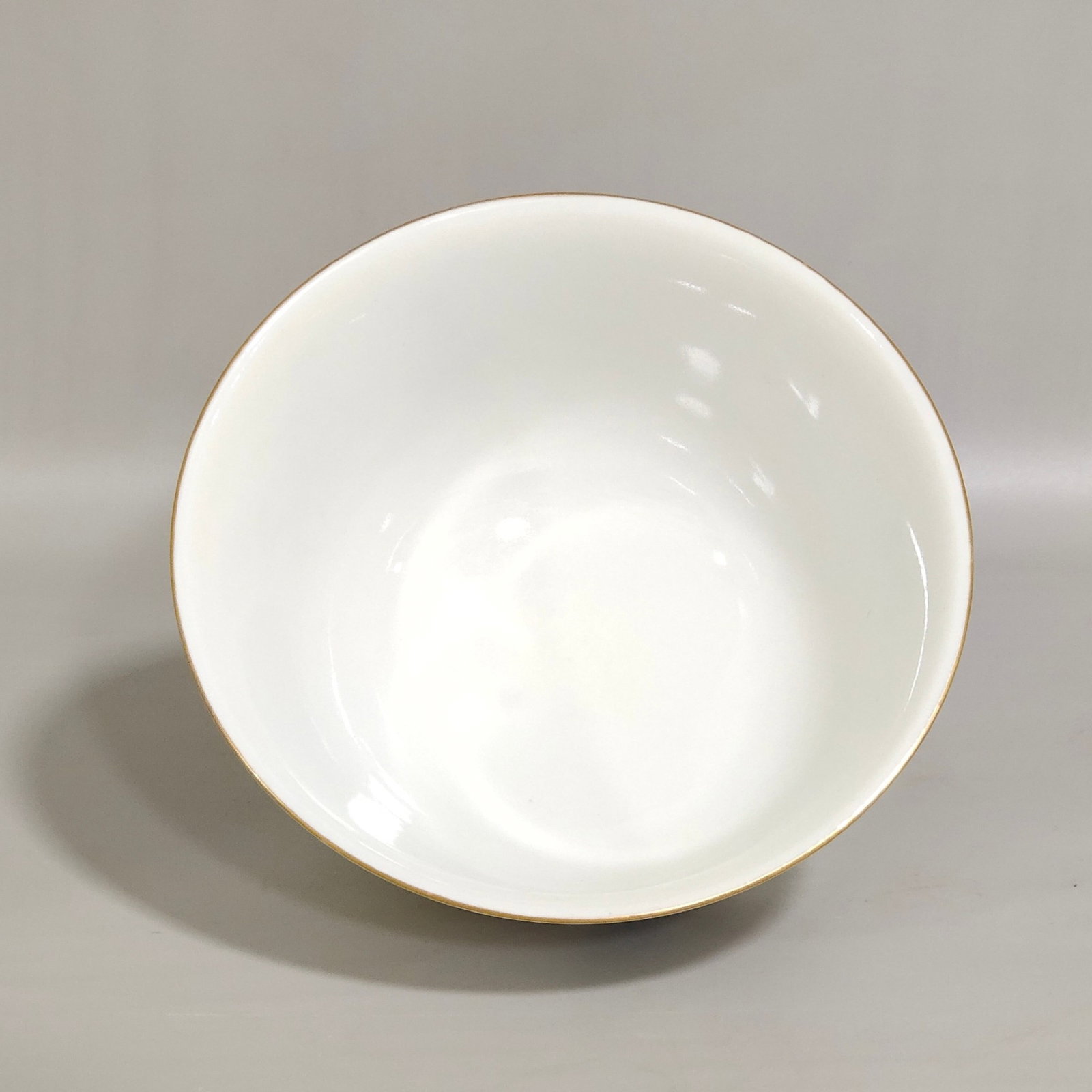 A Pair of Exquisite Famille-Rose Painted Gold Seawater Figure Pattern Bowls - 2