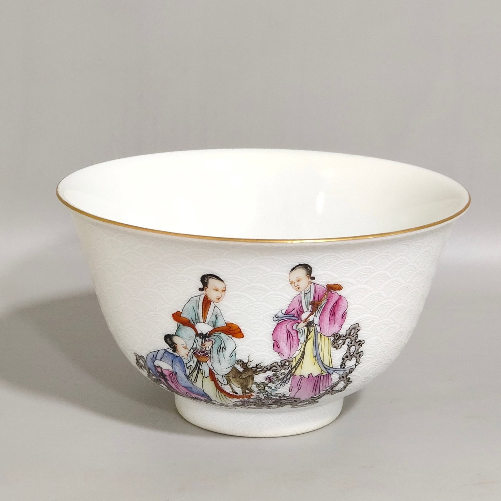 A Pair of Exquisite Famille-Rose Painted Gold Seawater Figure Pattern Bowls - 5