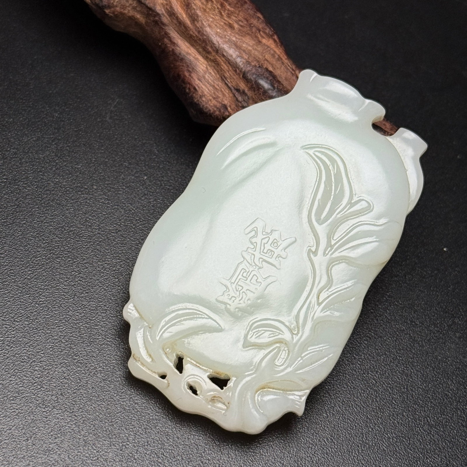 An Exquisite White Jade Pomegranate Pattern Pendant - 3