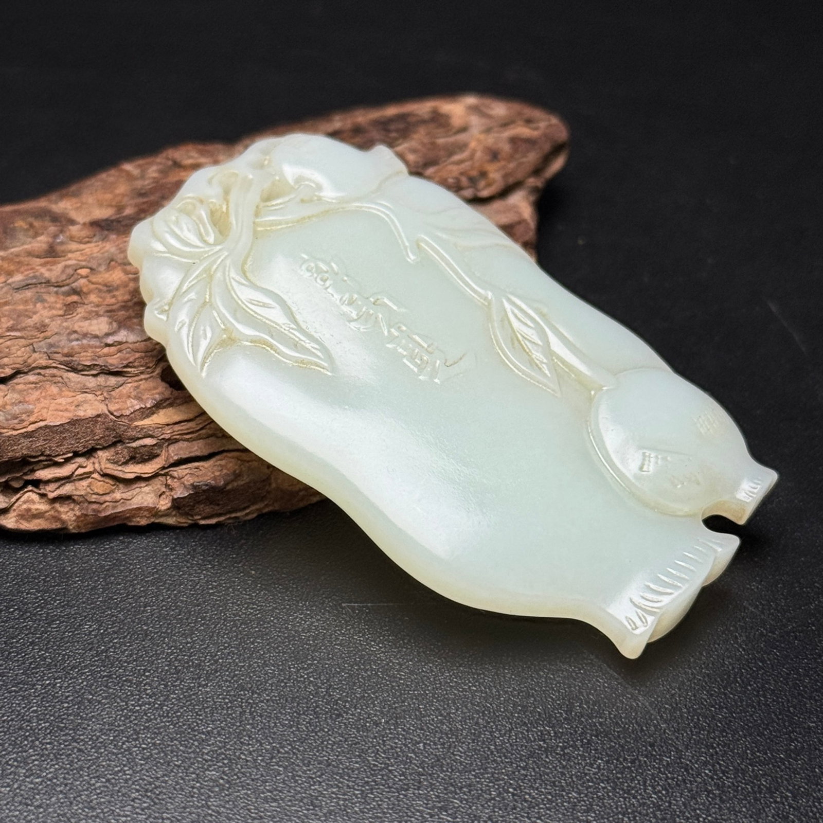 An Exquisite White Jade Pomegranate Pattern Pendant - 4