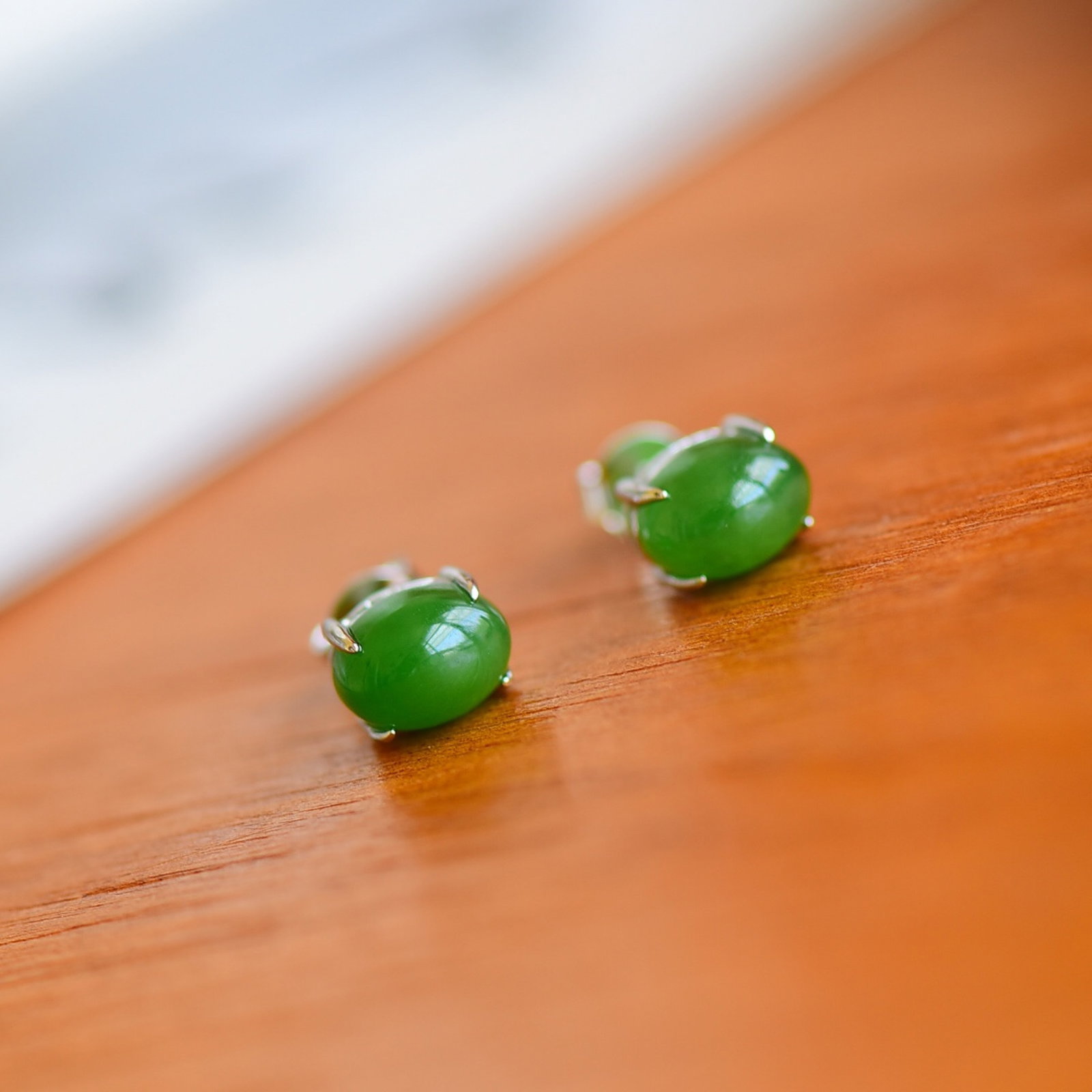 A Pair of Exquisite Sterling Silver Inlaid Jasper Earrings - 2