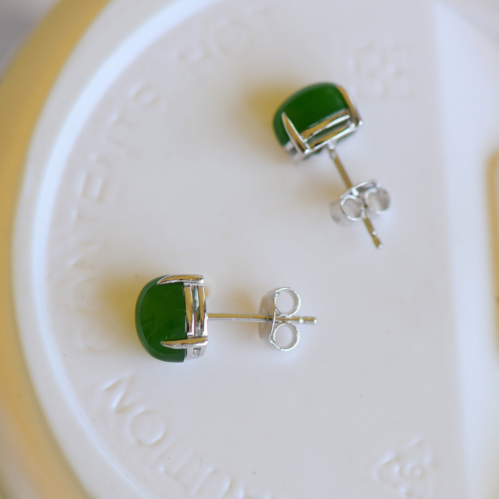 A Pair of Exquisite Sterling Silver Inlaid Jasper Earrings - 5