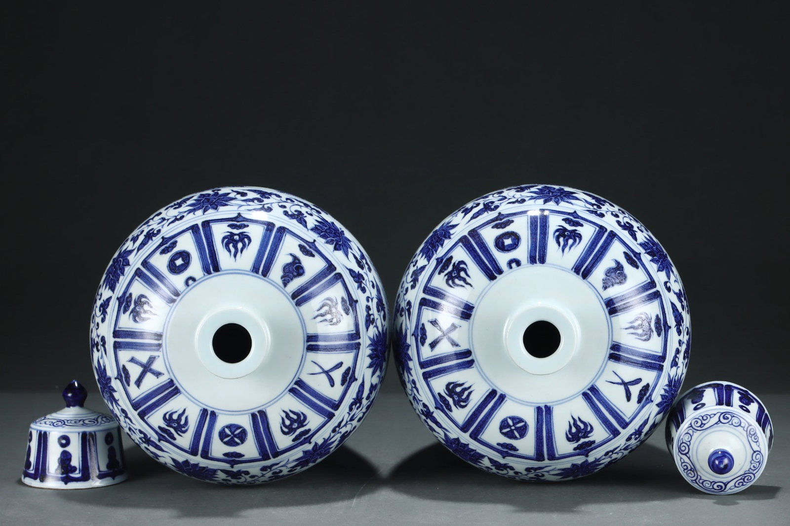 A Pair of Huge Blue and White Character and Story Pattern Bottles,With Vertical Scroll Painting o... - 4