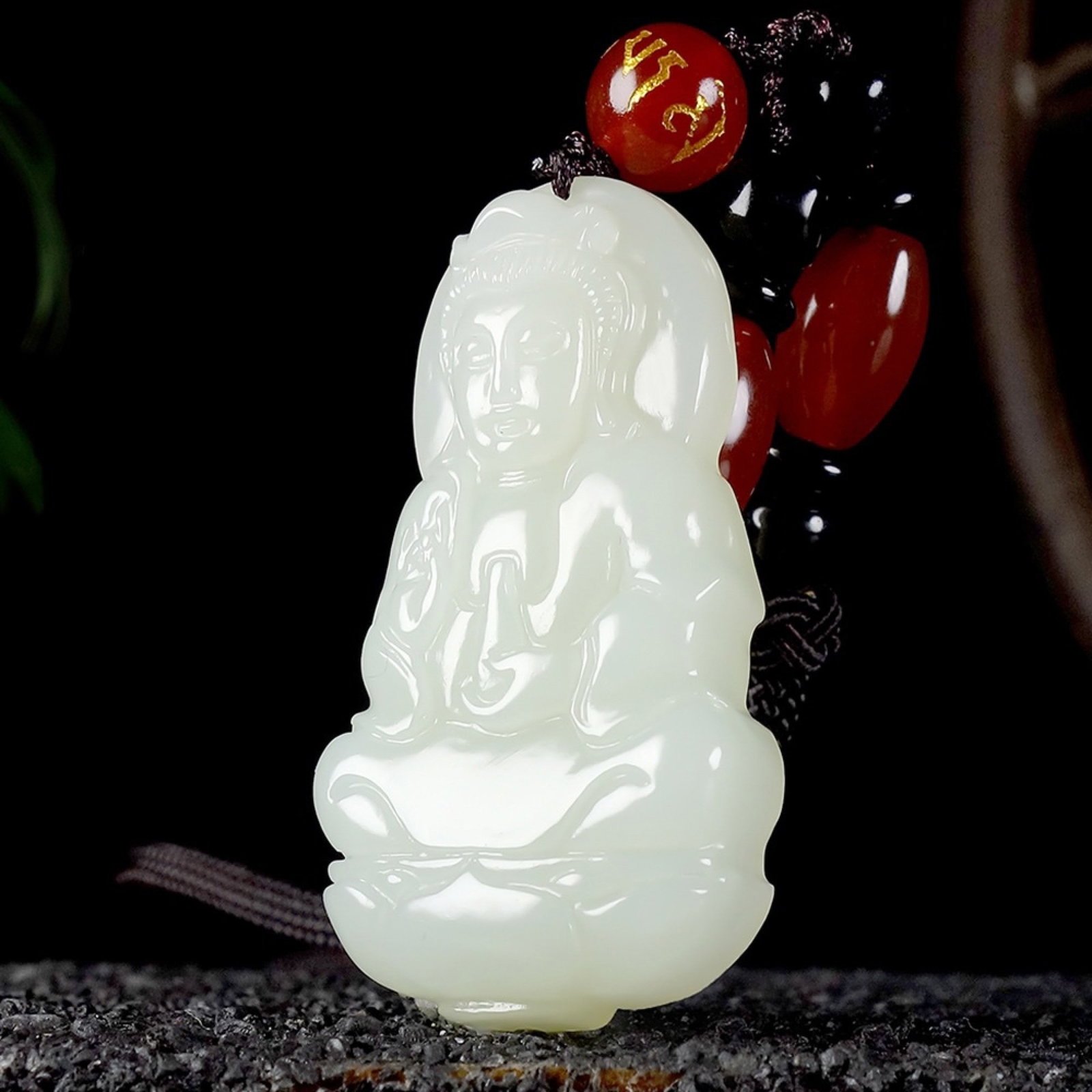 An Exquisite White Jade Statue of Avalokitesvara Pendant - 2