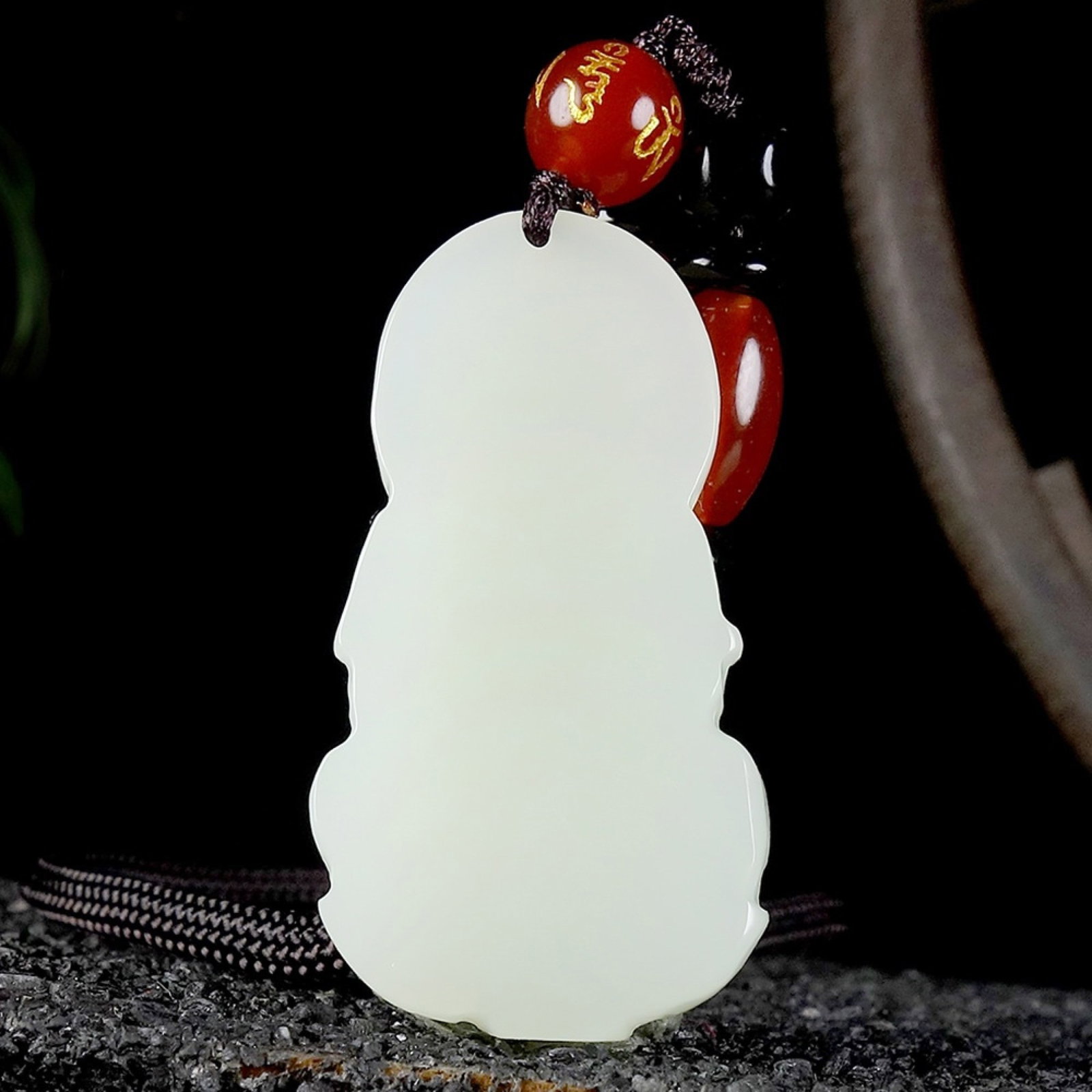 An Exquisite White Jade Statue of Avalokitesvara Pendant - 4