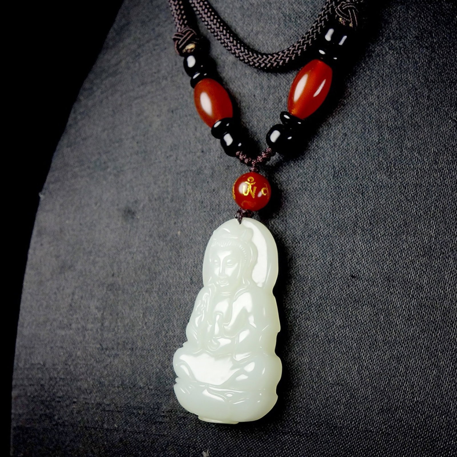 An Exquisite White Jade Statue of Avalokitesvara Pendant - 5