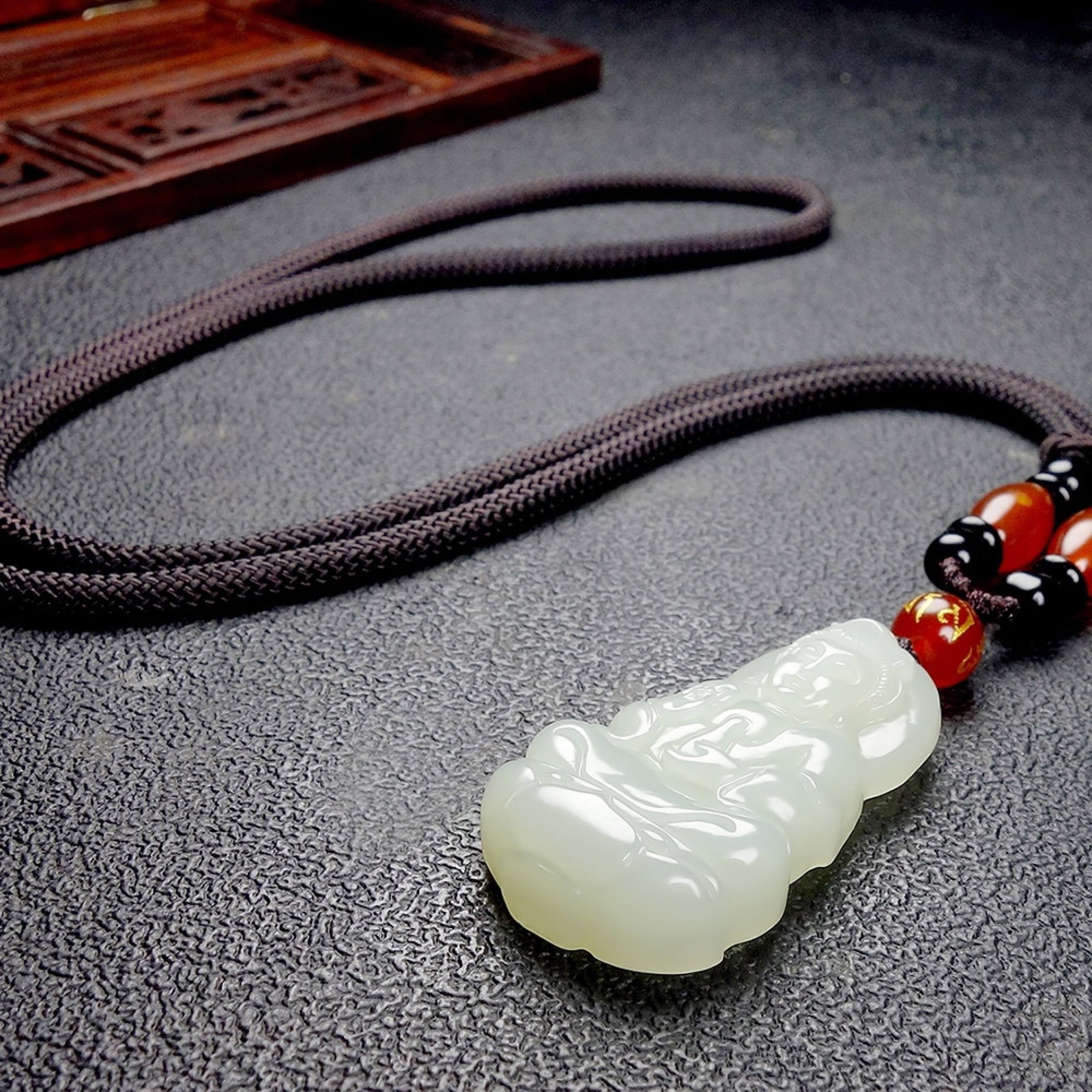 An Exquisite White Jade Statue of Avalokitesvara Pendant - 6