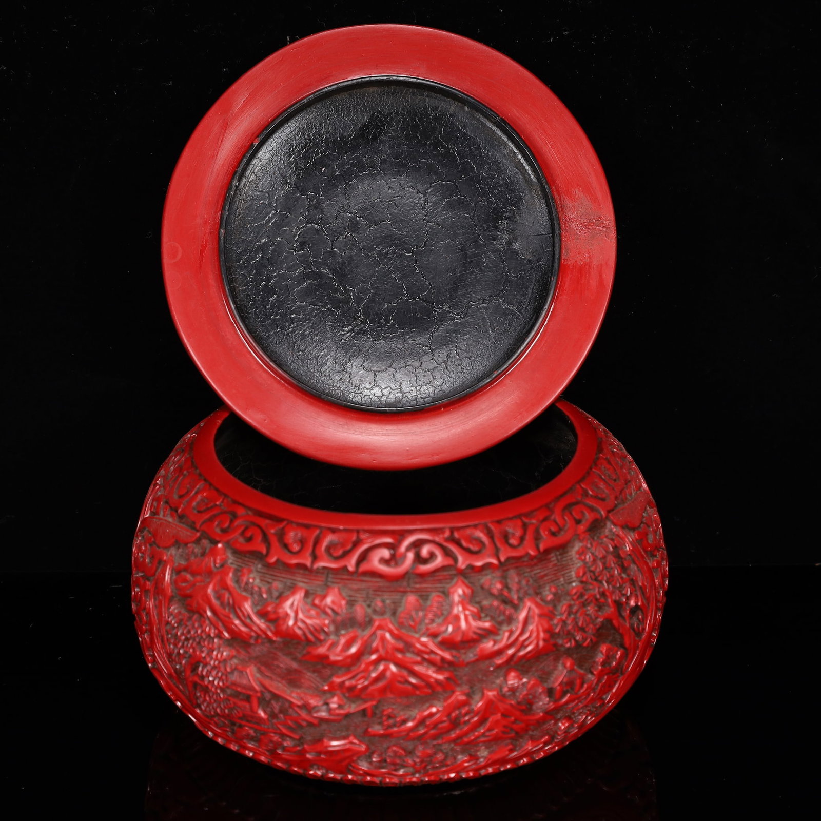 An Exquisite Carved Red Lacquer Landscape and Figure Pattern Box with Cover - 4