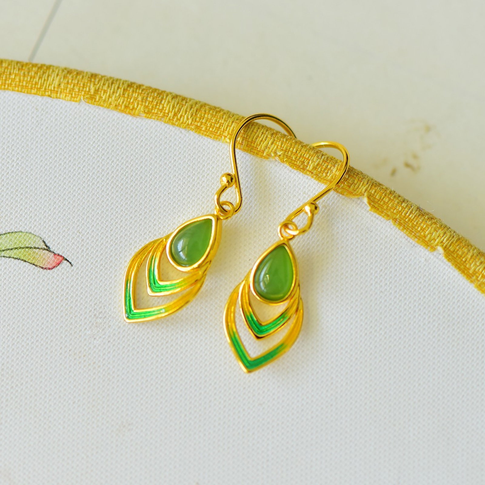 A Pair of Exquisite Sterling Silver-Gold Plated Inlaid Jasper Earrings - 4