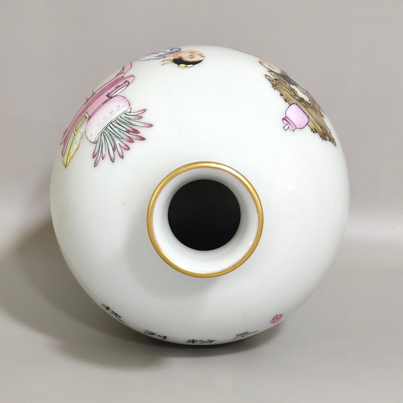 An Exquisite Famille-Rose Painted Gold Character and Story Pattern Vase,With Poem - 6