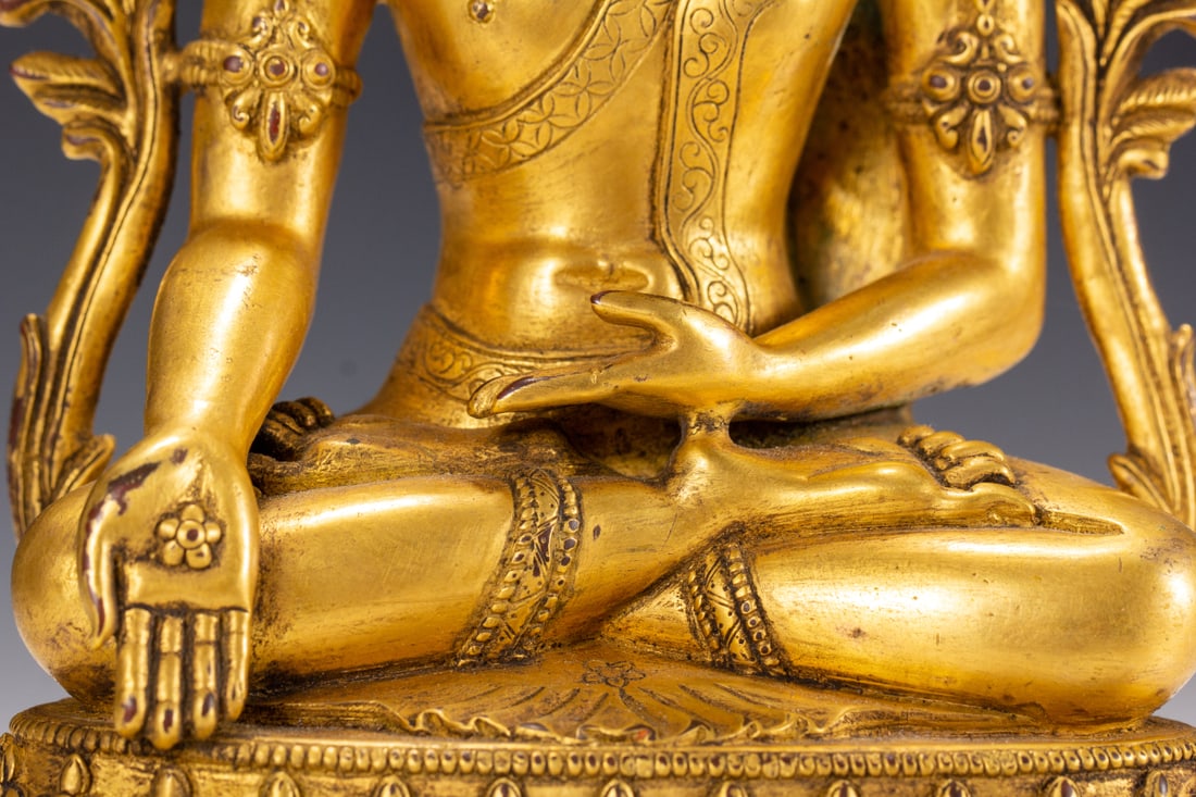 A Solemn Gilt Bronze Statue of Sakyamuni - 4