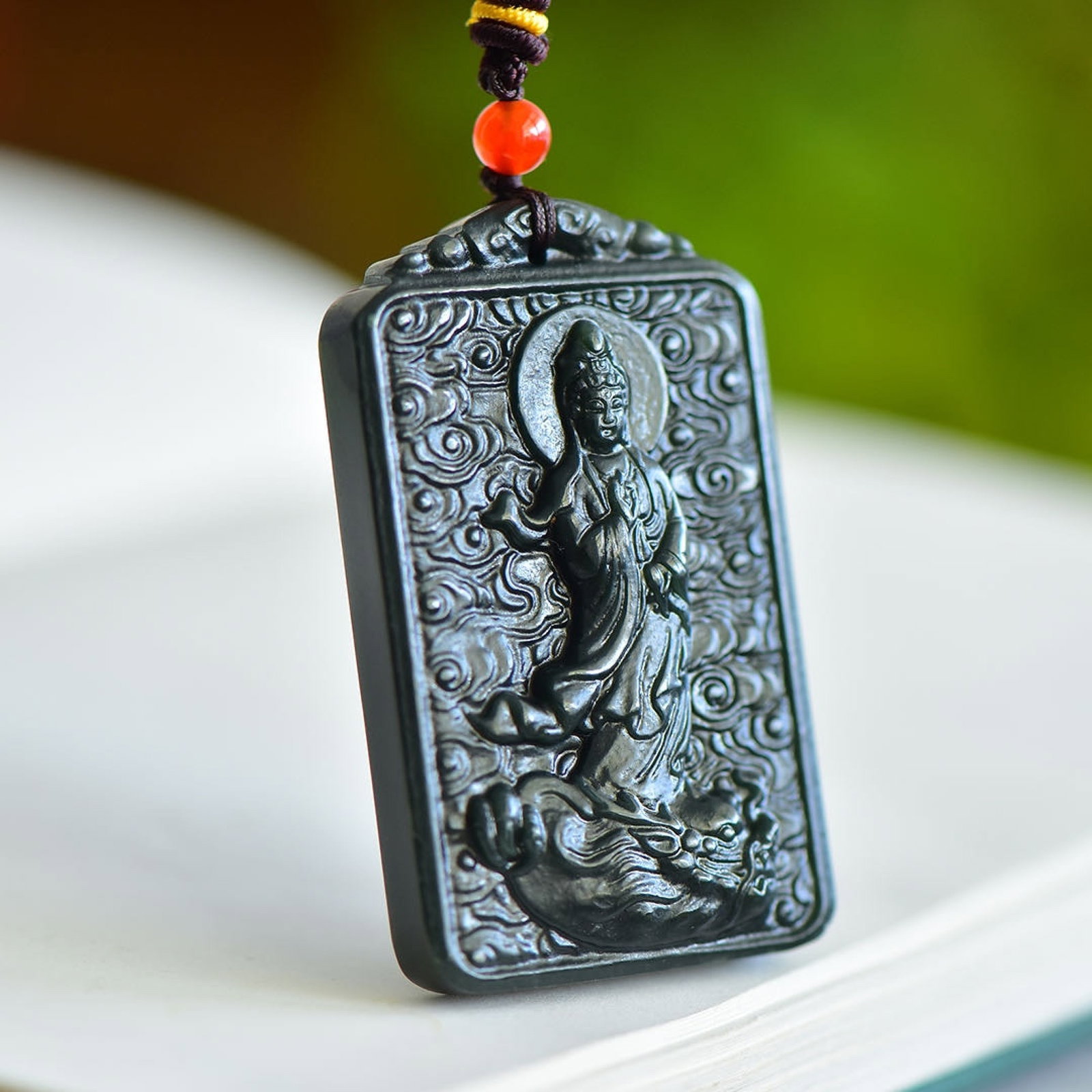 An Exquisite Sapphire Auspicious Cloud and Avalokitesvara Pattern Pendant - 2