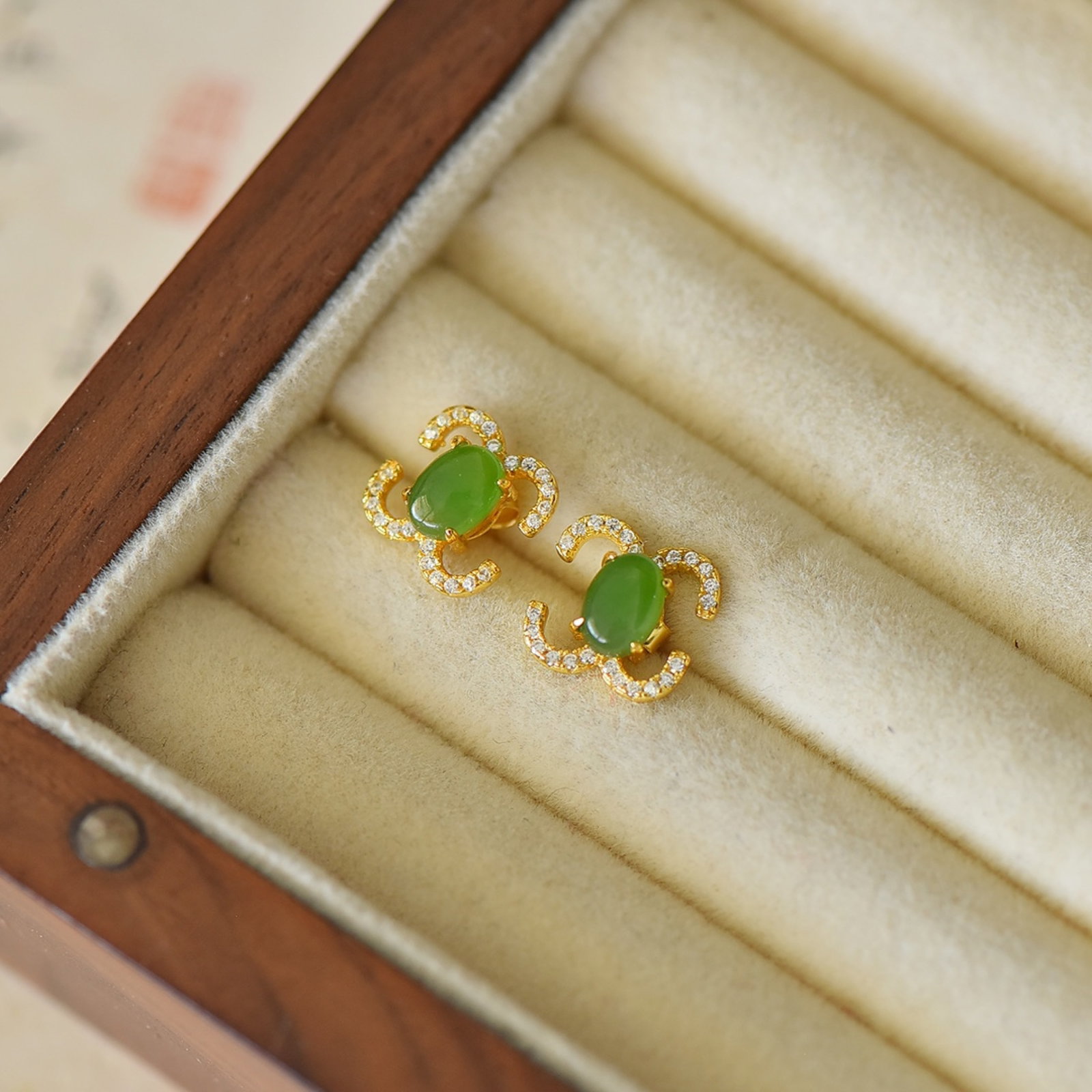 A Pair of Exquisite Sterling Silver-Gold Plated Inlaid Jasper Earrings - 4