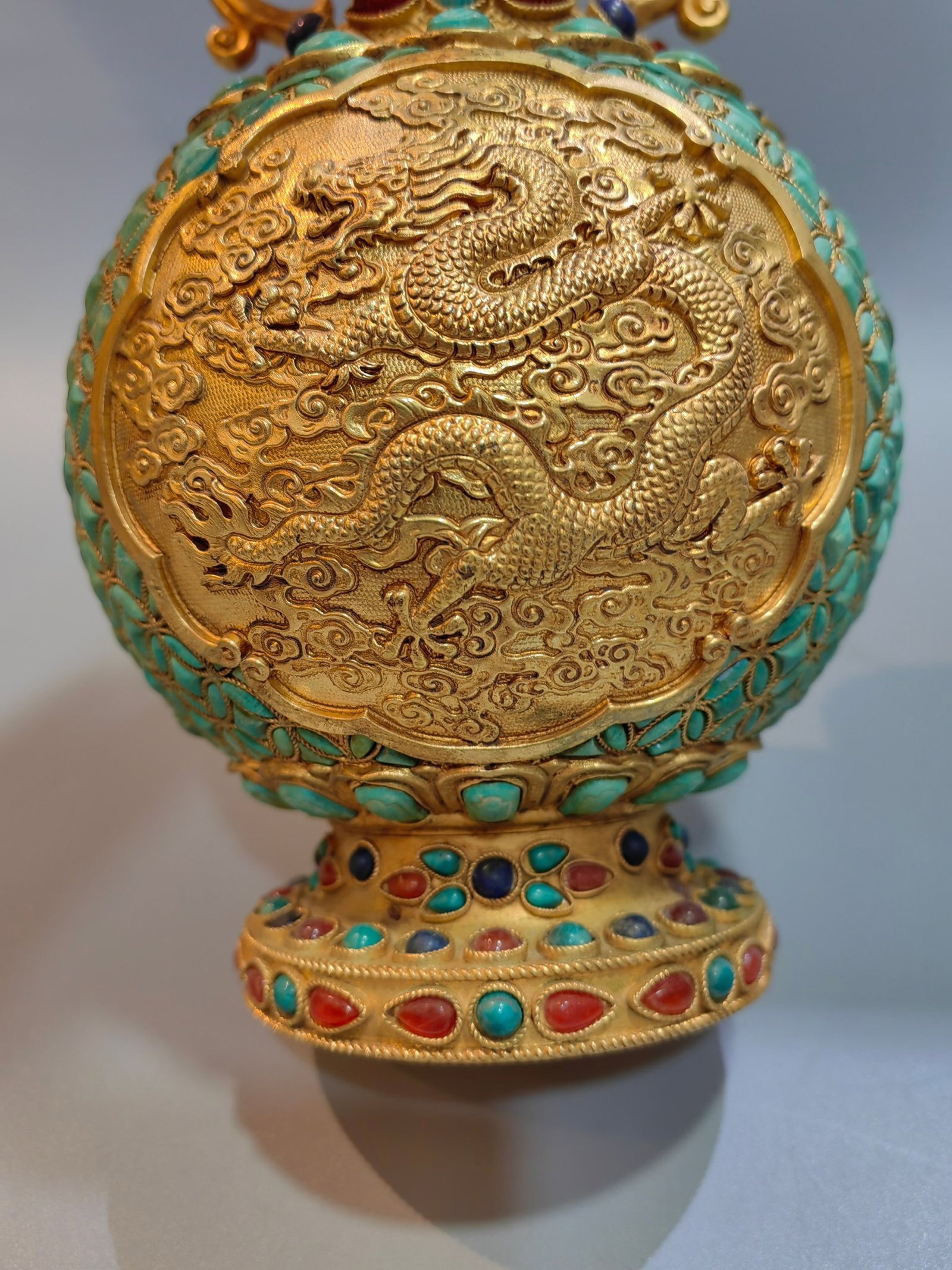 An Exquisite Gilt Bronze Auspicious Cloud and Dragon Pattern Dragon-Ears Vase,Inlaid Gems and Tur... - 7