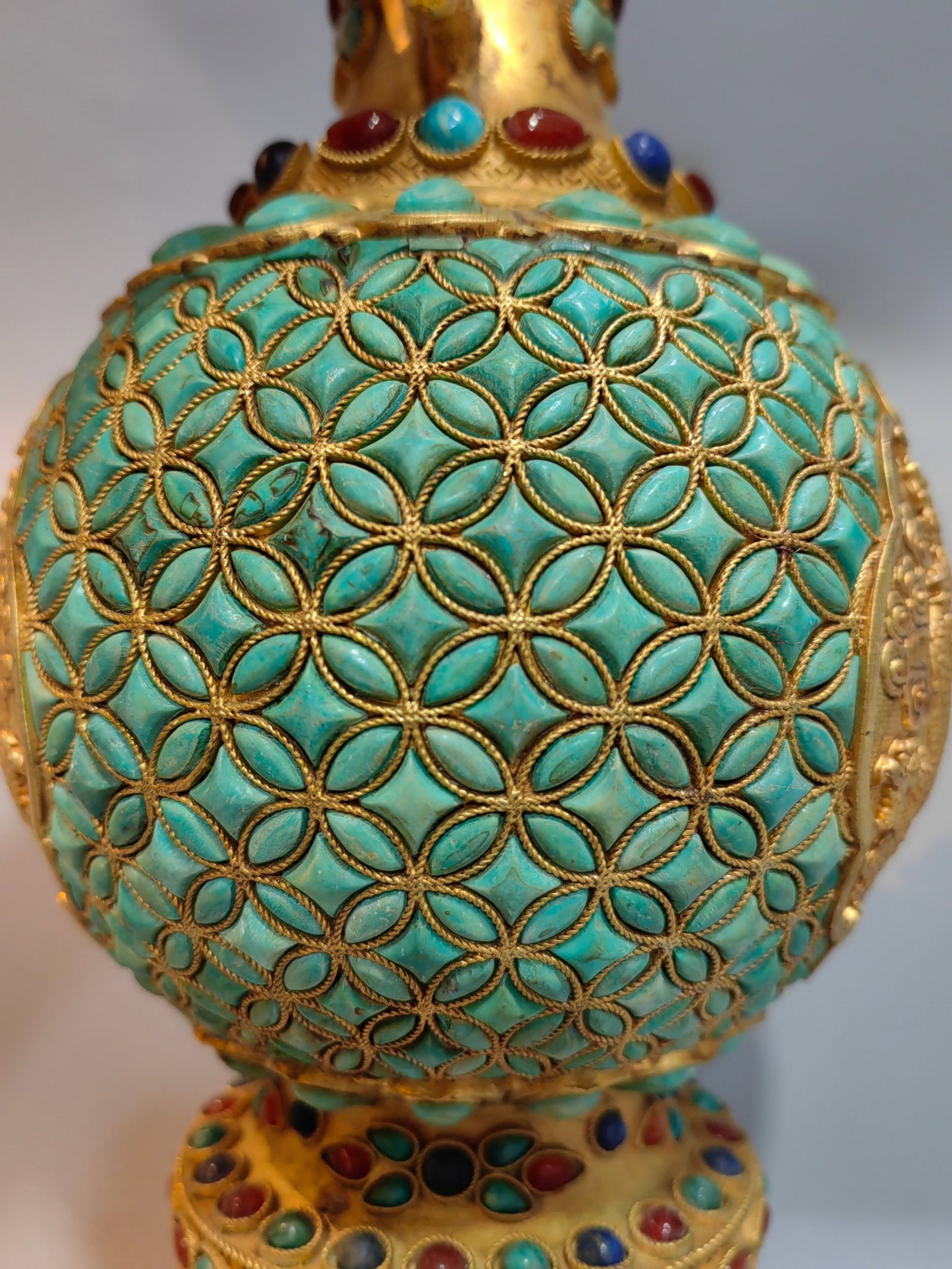 An Exquisite Gilt Bronze Auspicious Cloud and Dragon Pattern Dragon-Ears Vase,Inlaid Gems and Tur... - 8