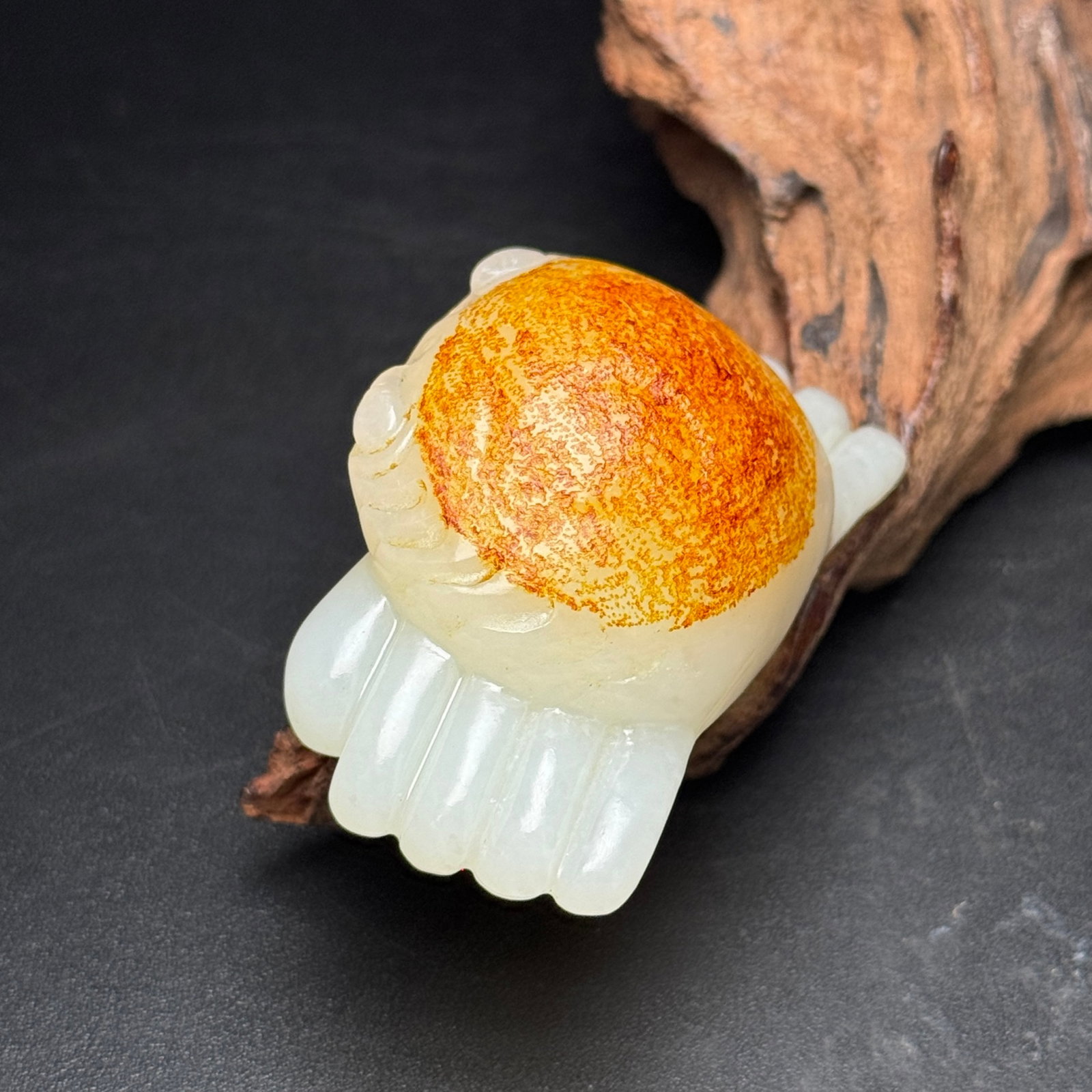 An Exquisite White Jade Crab Ornament - 4