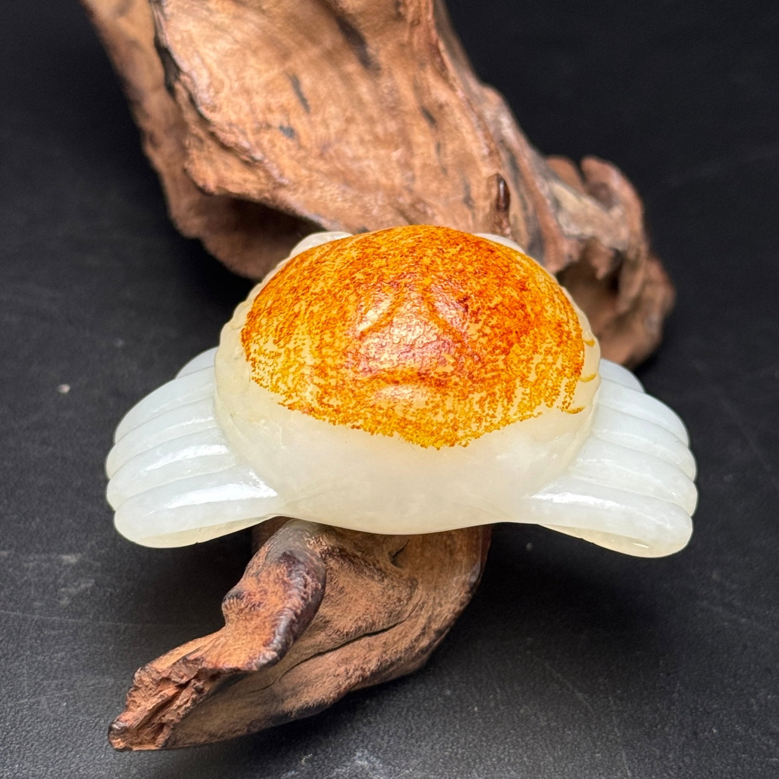 An Exquisite White Jade Crab Ornament - 6