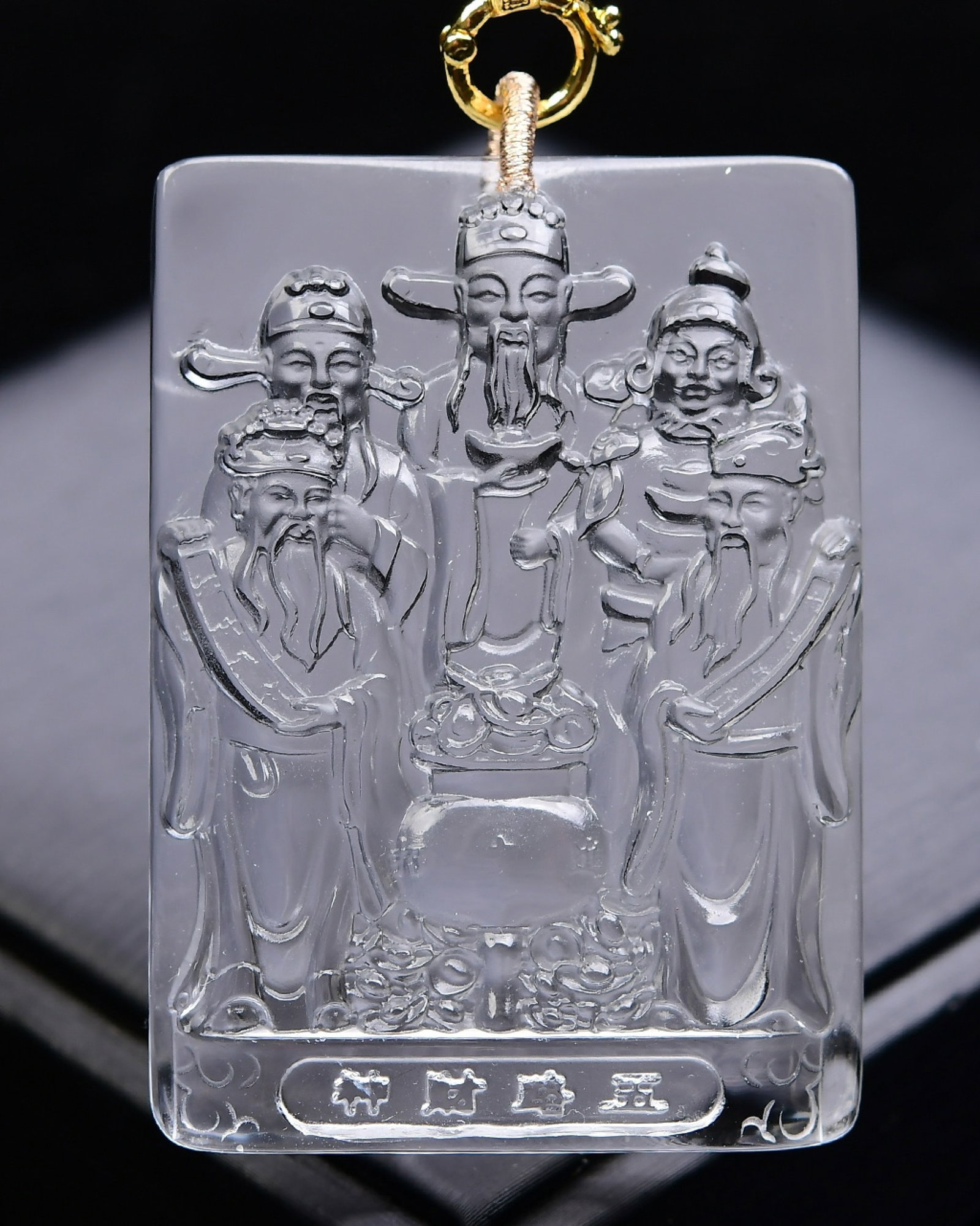 An Exquisite Crystal Mammon Pattern Pendant: Estimated Value:1000-2000 An Exquisite Crystal Mammon Pattern Pendant,Size:58mmx42mmx12mm,Weight:94.6g 水晶财神像纹吊坠