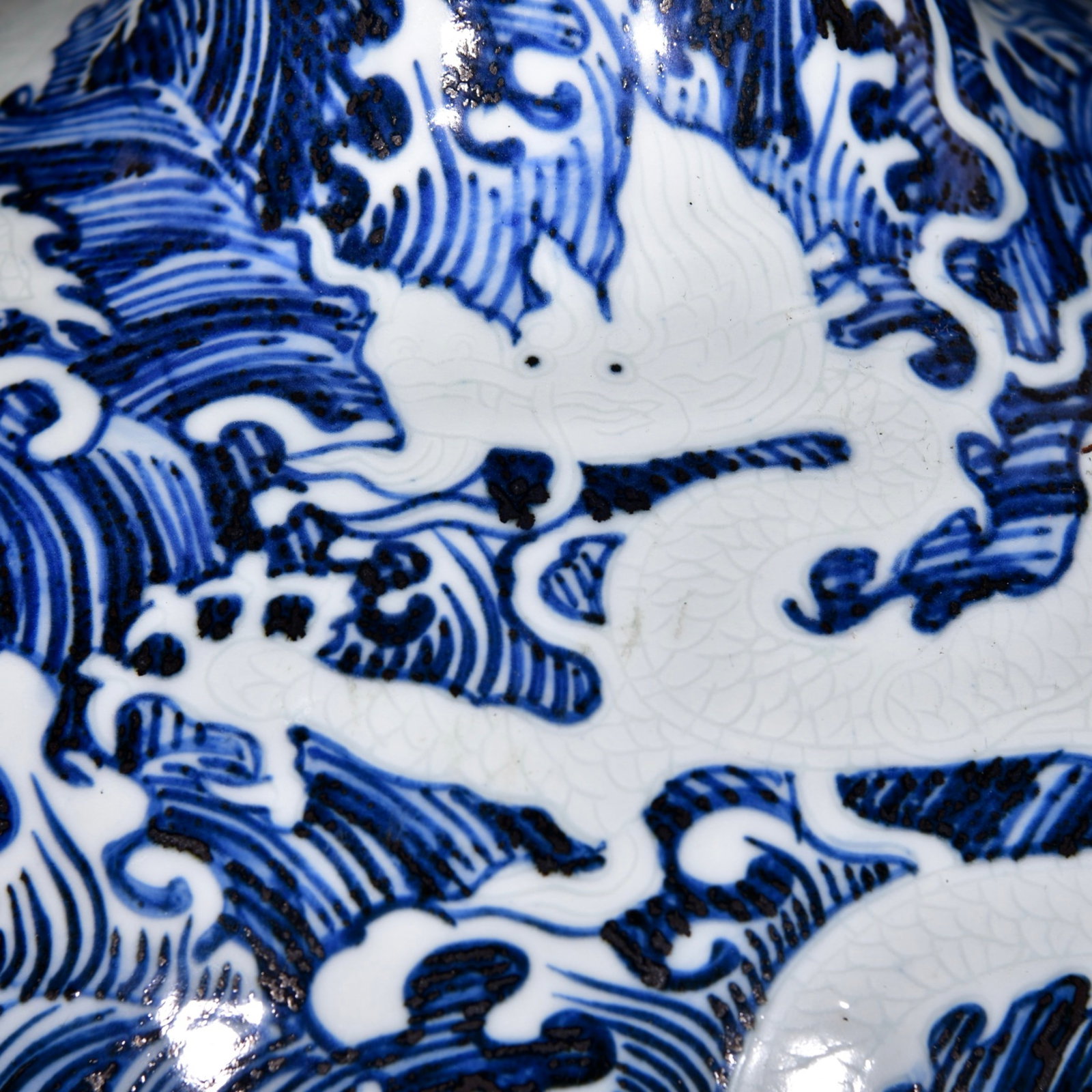 A Huge Blue and White Seawater and Dragon Pattern Vase - 7
