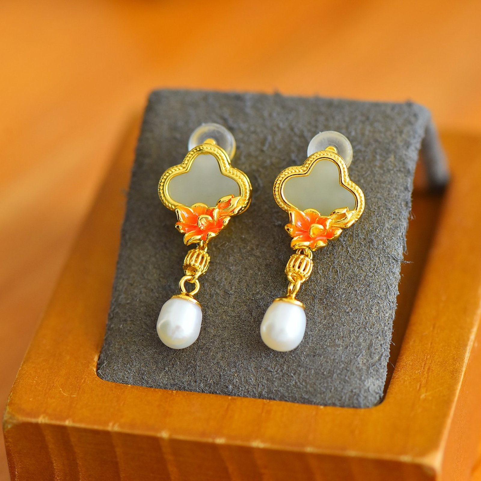 A Pair of Exquisite Sterling Silver-Gold Plated Inlaid White Jade Earrings,Inlaid Pearls - 2